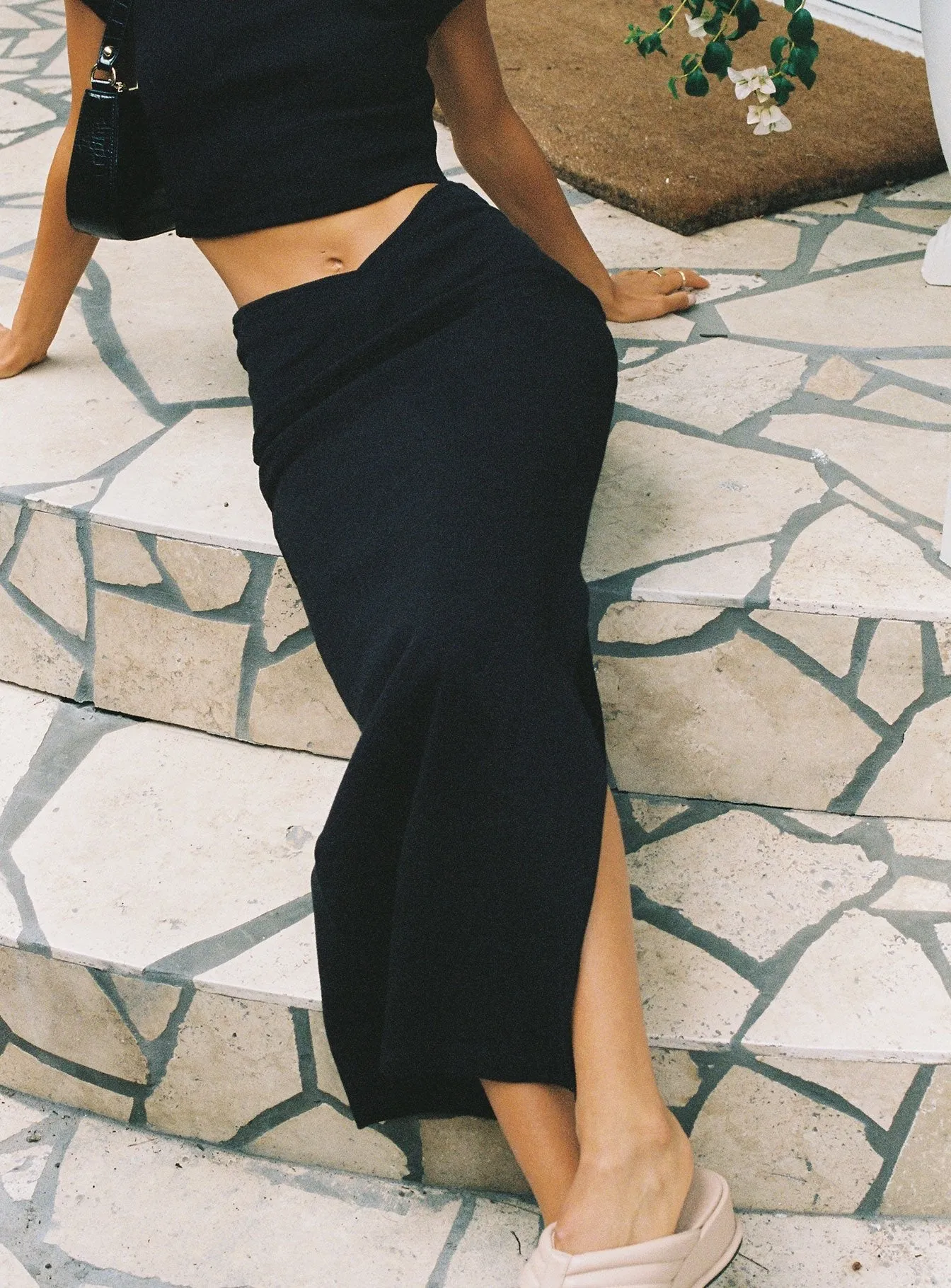 Casual Comfort Abigail Midi Skirt Black