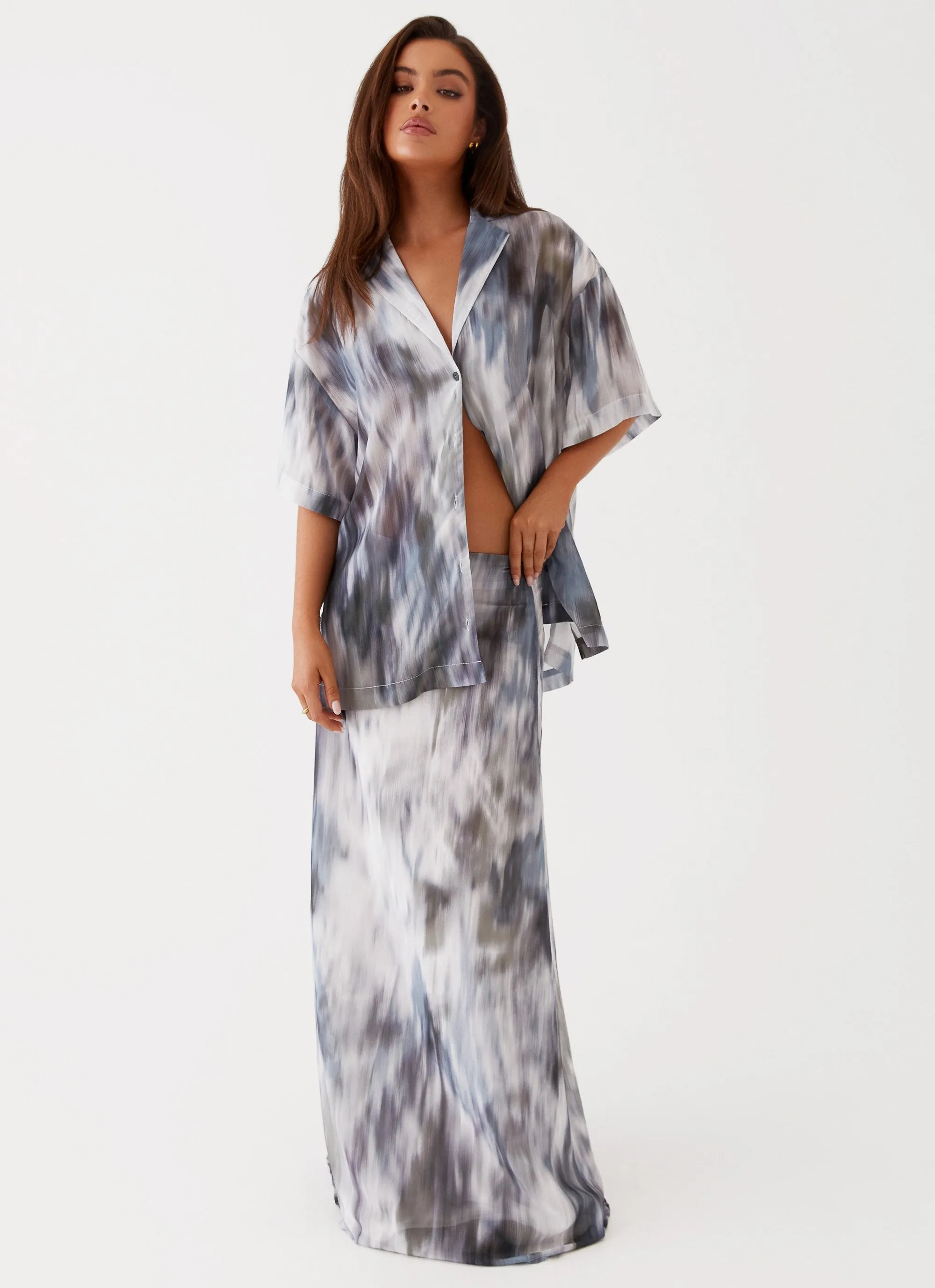 Fight The Feeling Oversized Shirt - Gloom RelaxedFit Chic Casual Wear