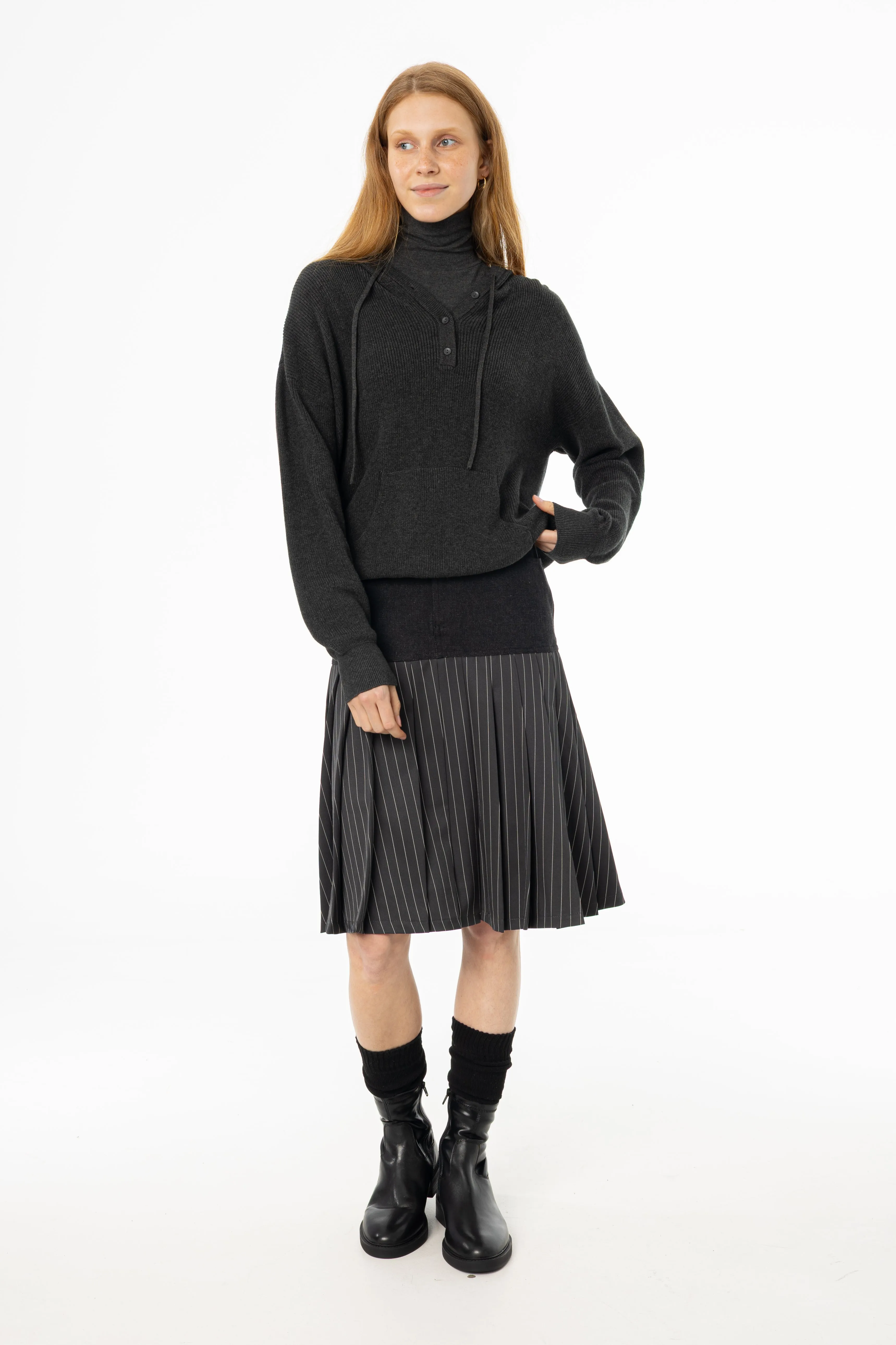 Weekend Outfit Grey Pinstripe Pleated Denim Skirt