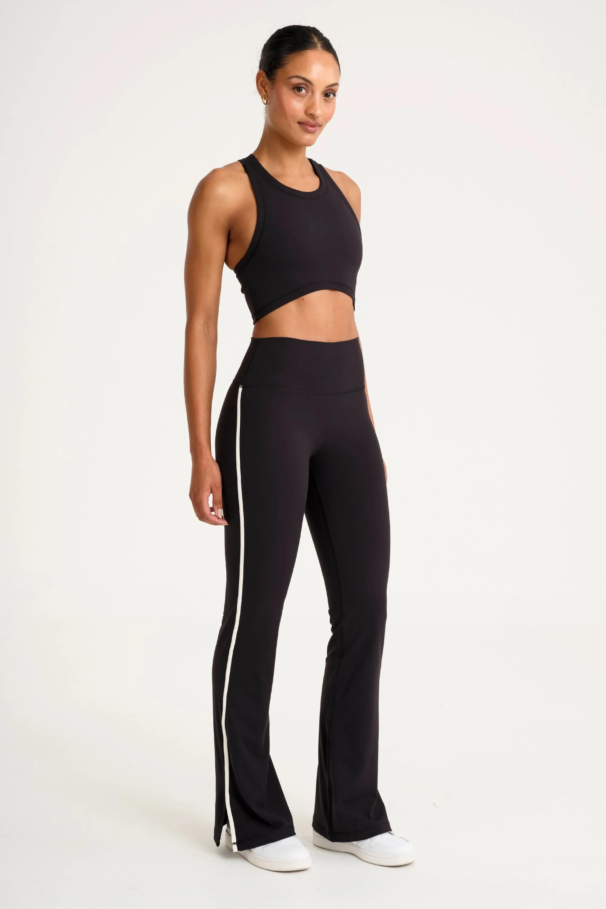 ALLFENIX CloudCore Contrast Flared Legging Studio Style