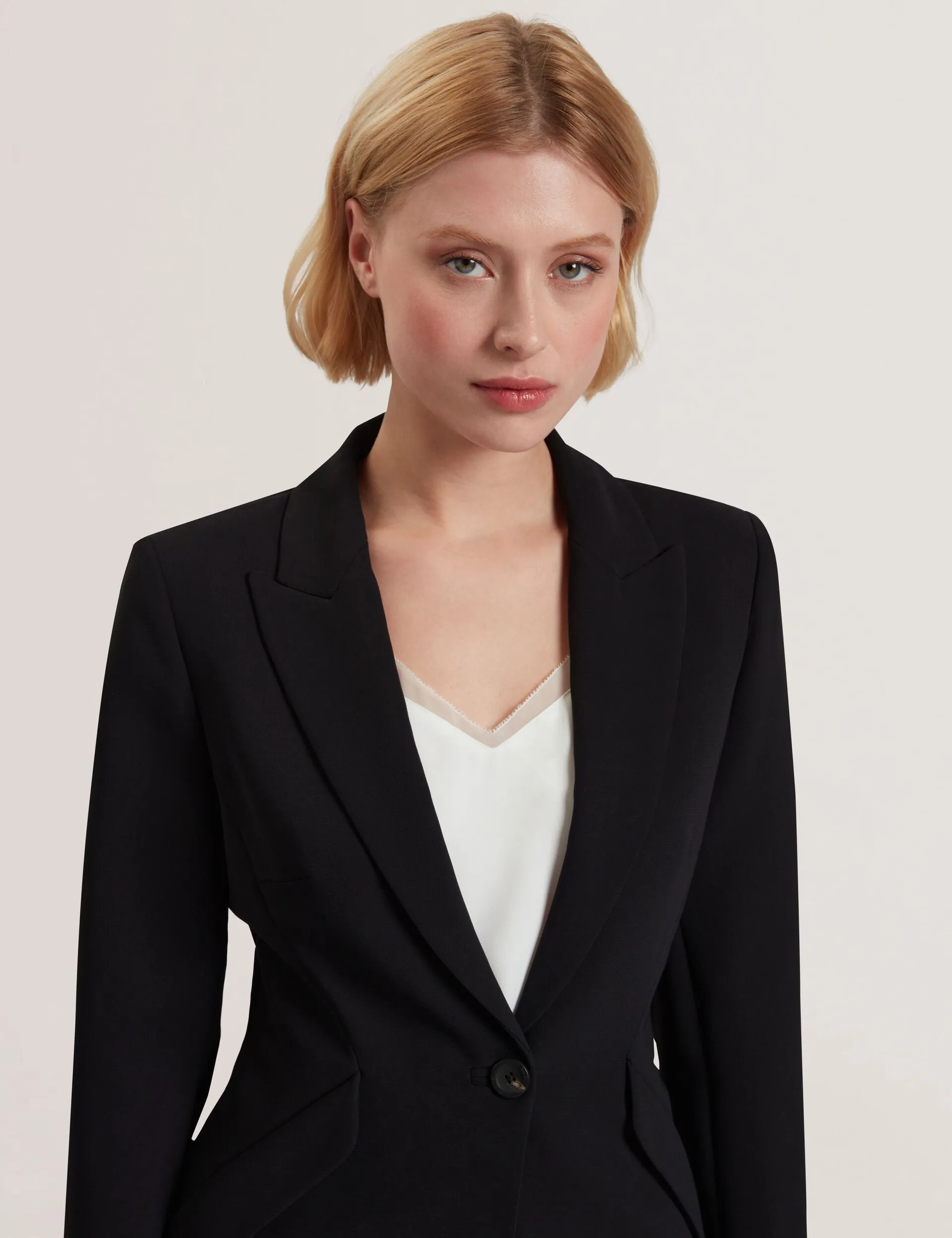 understated look MANABL | BLACK