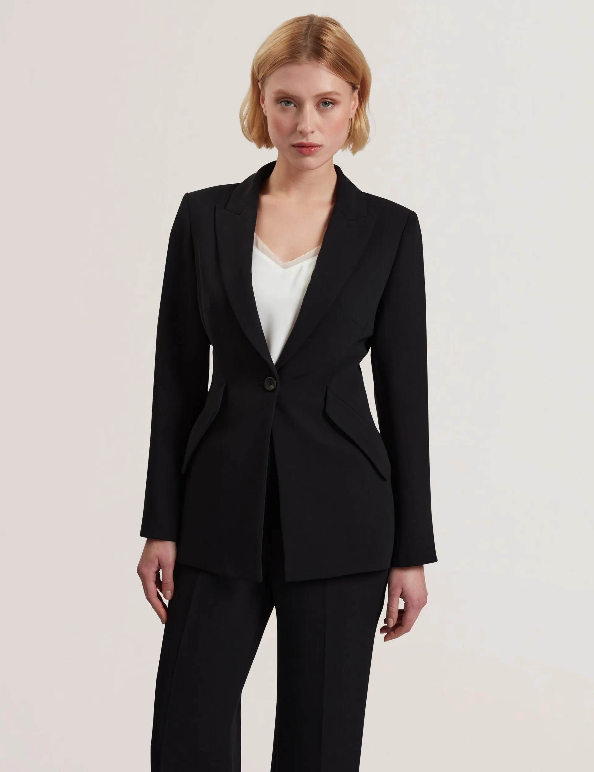 MANABL | BLACK Neutral Tones Look