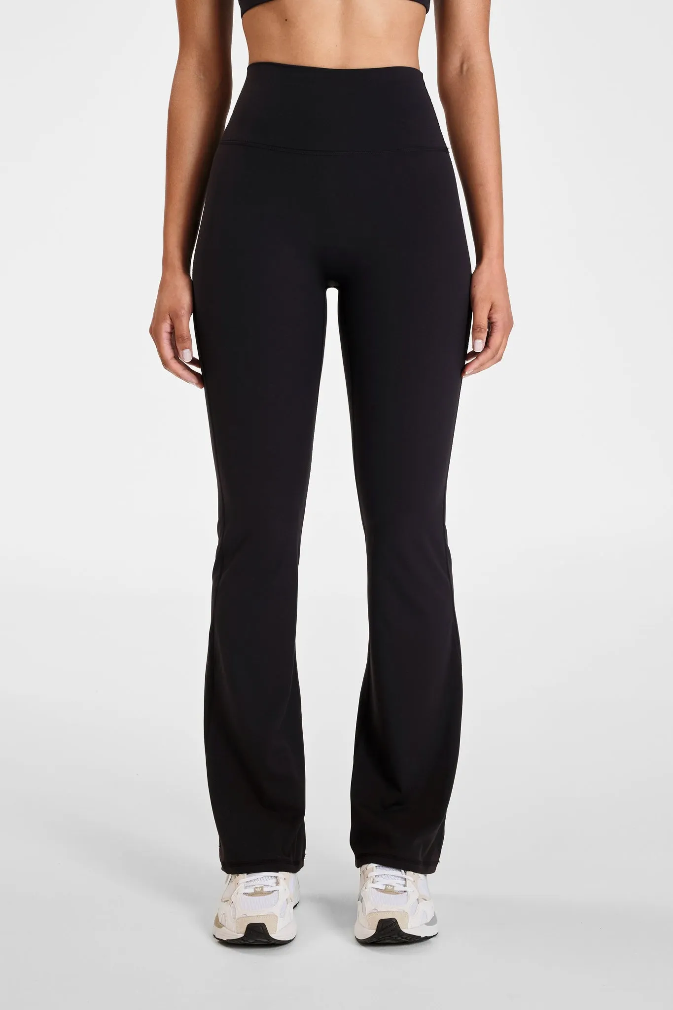 Relaxed Fit Perfect Shape ALLFENIX CloudCore Flared Legging