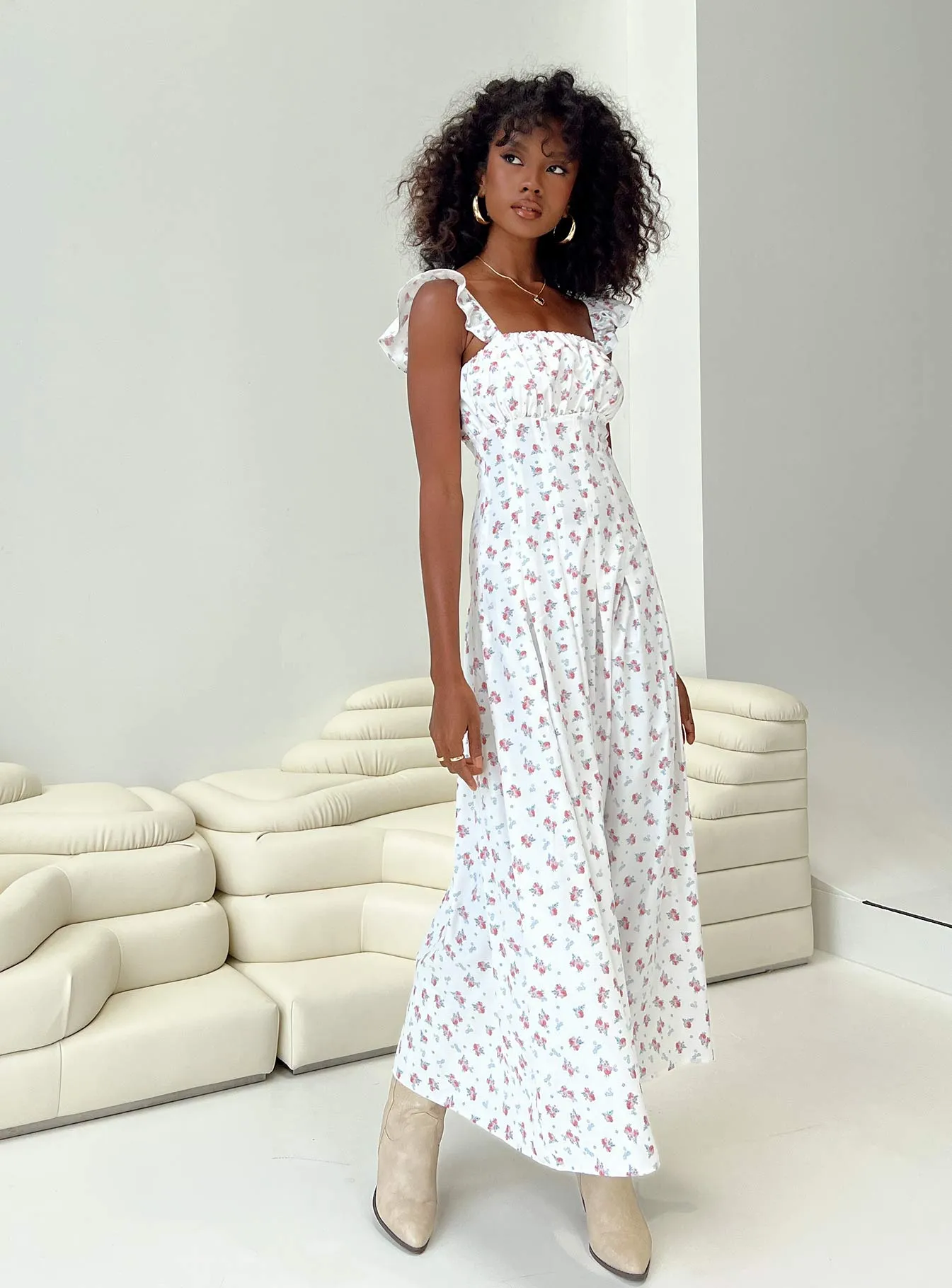 Alver Maxi Dress White Floral Classic and Modern