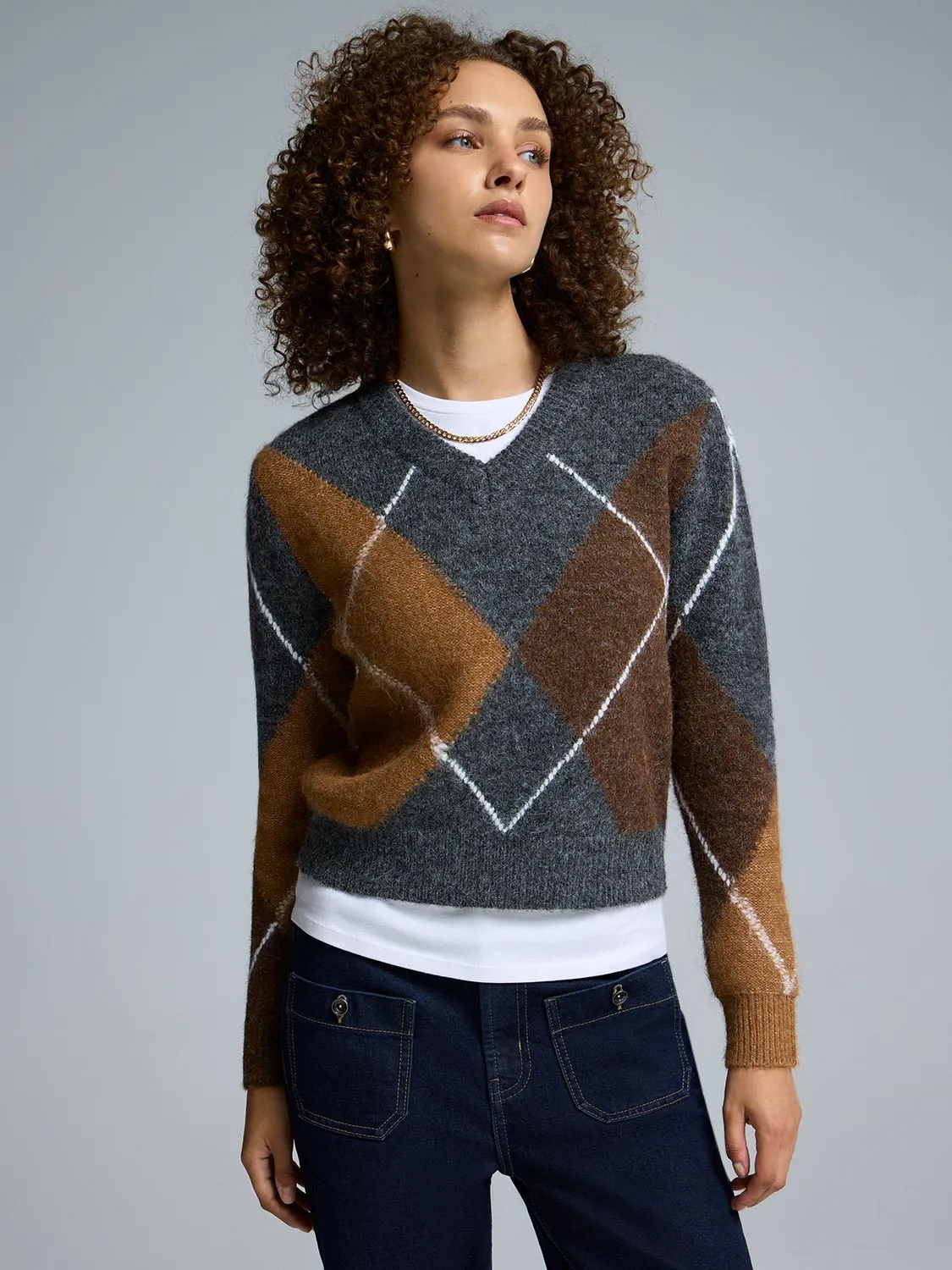 Light Weight Non Chafing Fabric Argyle V-Neck Sweater