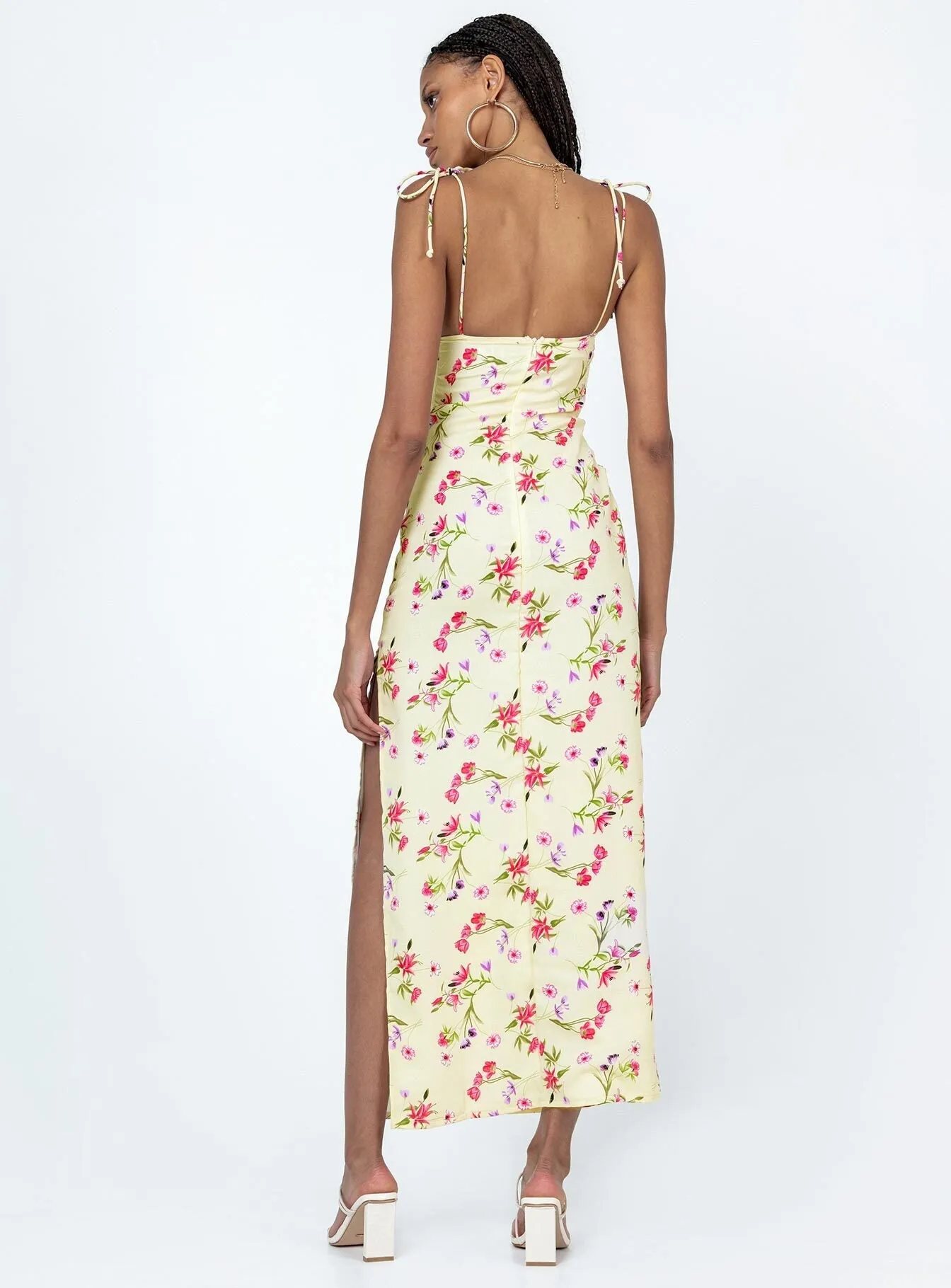 Arness Maxi Dress Yellow Floral Subtle Comfort Shimmer-Finish