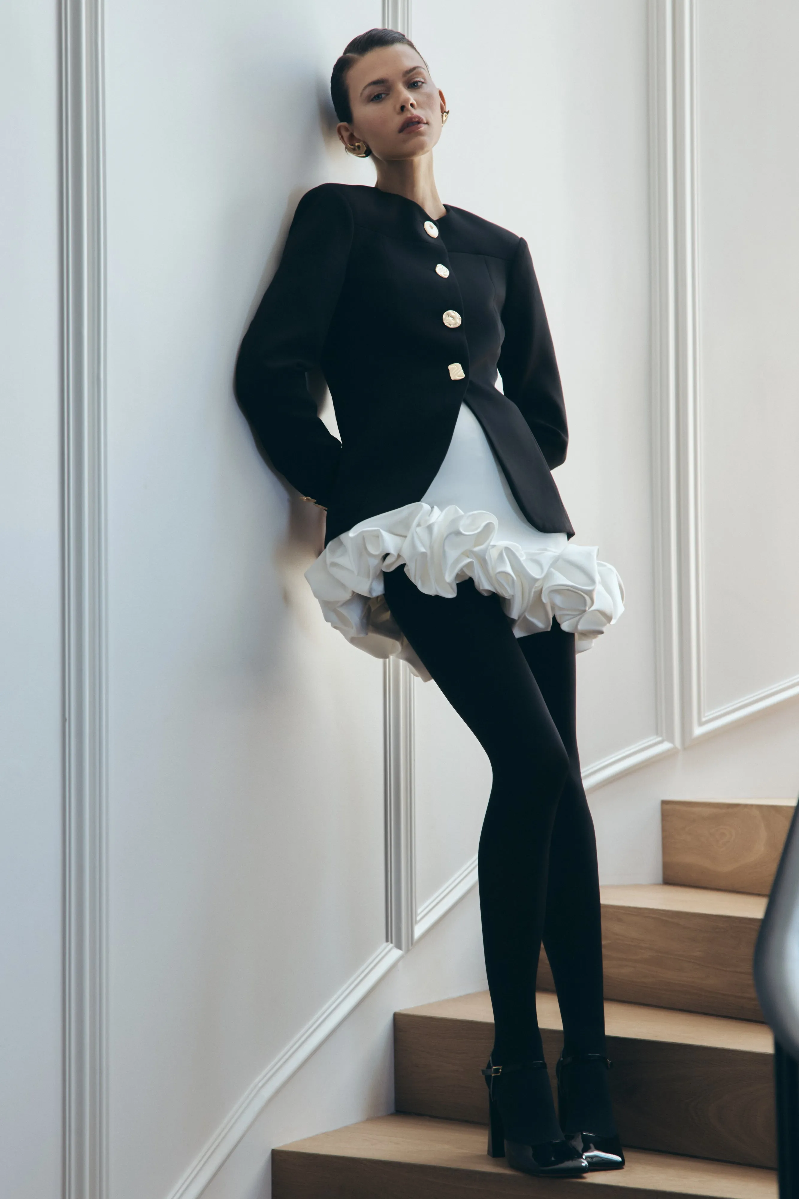 Clean Silhouette Versatile Design Asia Mixed Button Blazer - Black