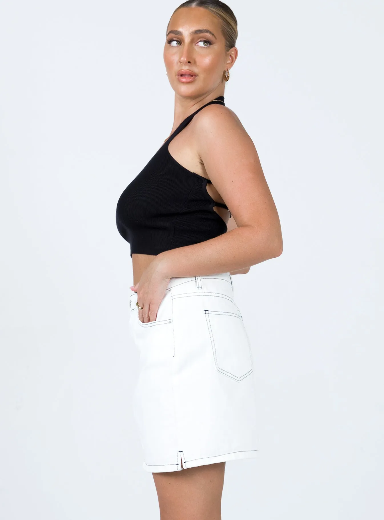 Stylish Vibe Everyday Vibe Aswan Constrast Stitch Mini Skirt White