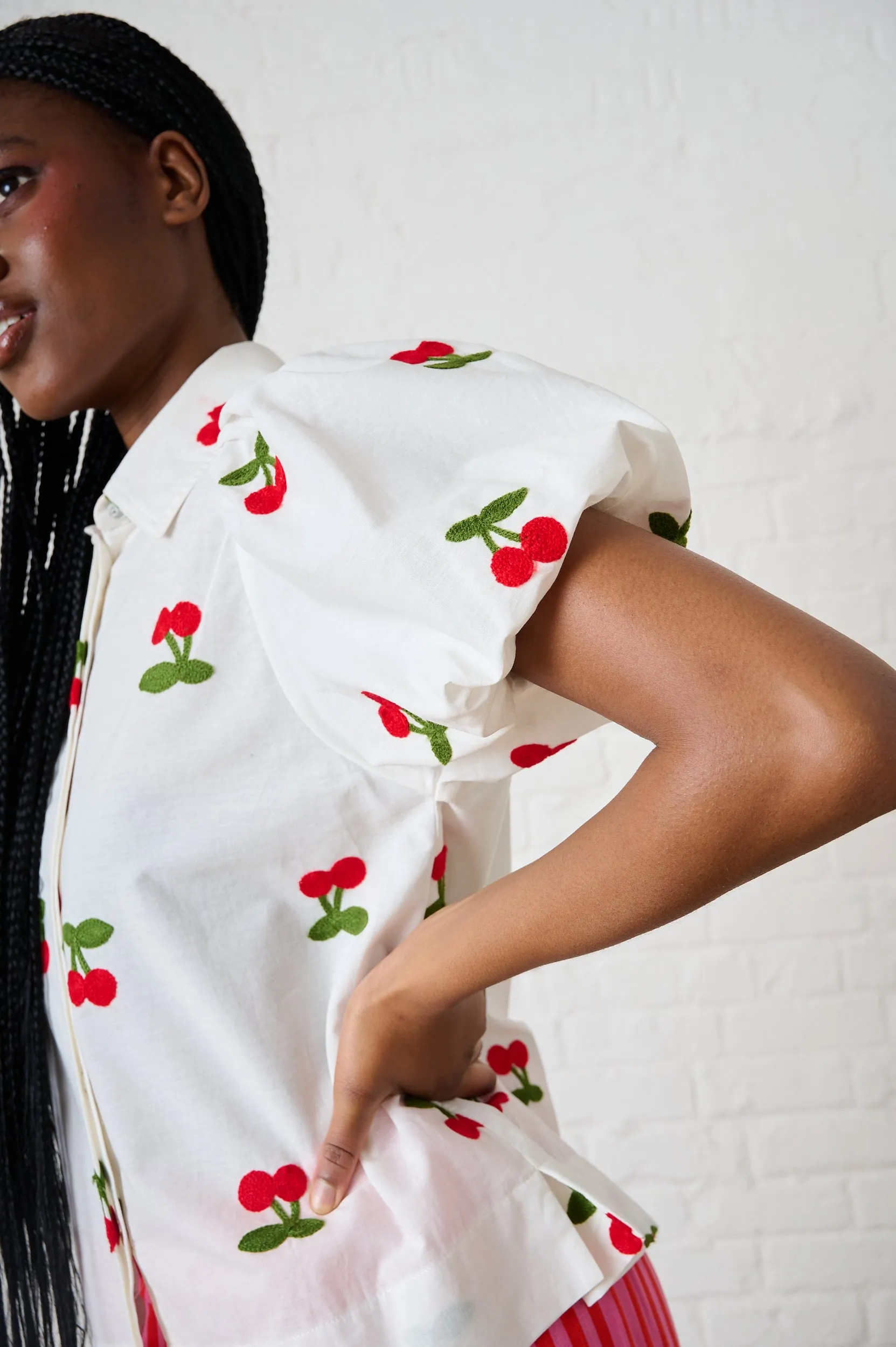 Fashion-Forward Fit Tagless Design Balloon Sleeve Shirt in Cherry