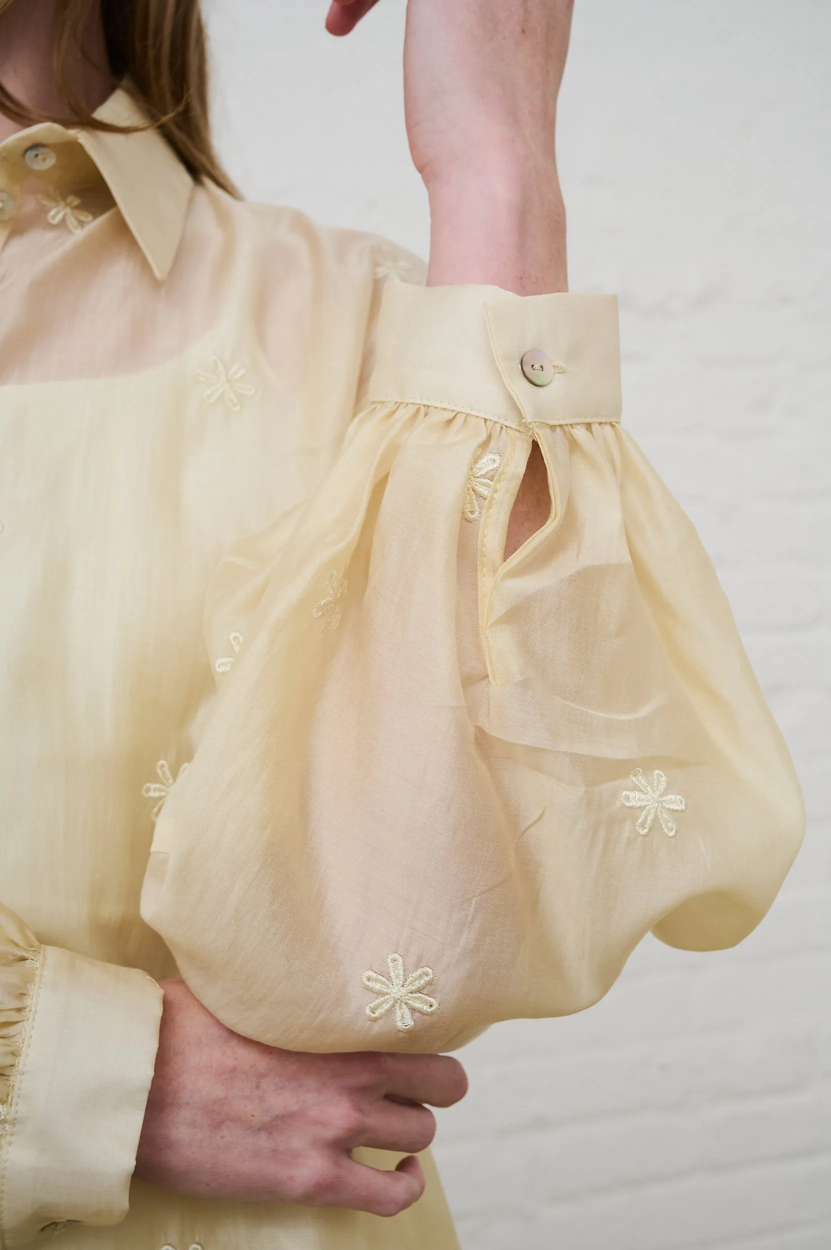 Garment Dyed Summer Fashion Bellow Sleeve Shirt in Butter Flower