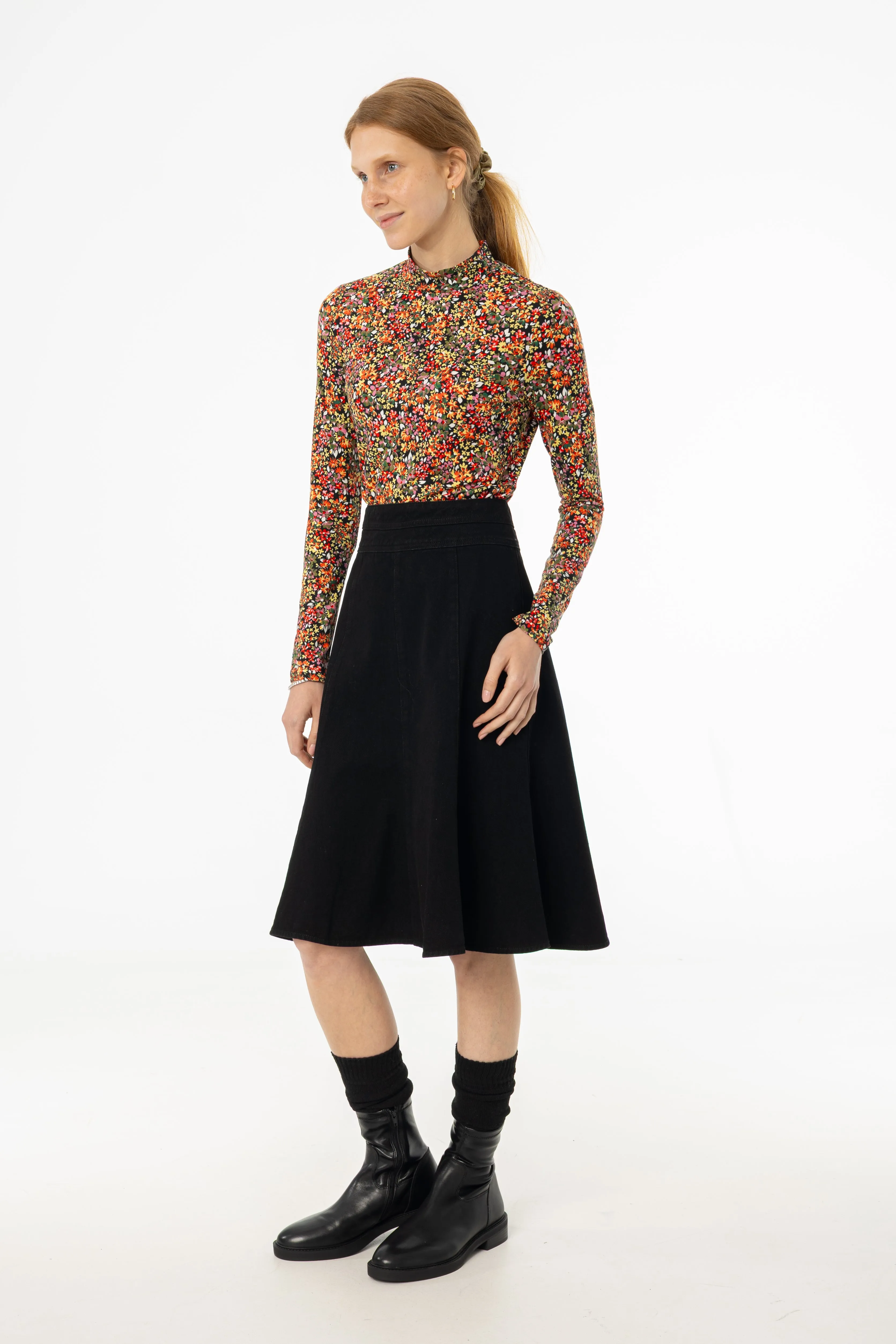 Black Flared Denim Skirt Sleek Vibe Outfit Focused