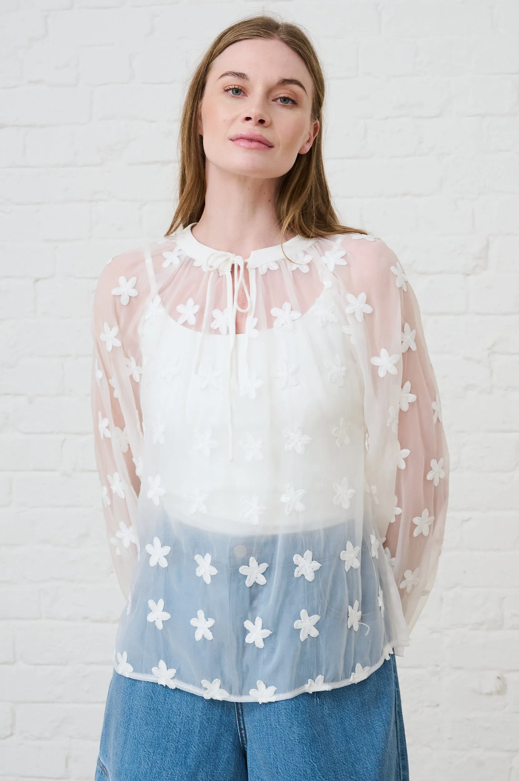 Peasant Blouse in Milk with Embroidered Flowers Fit Flex