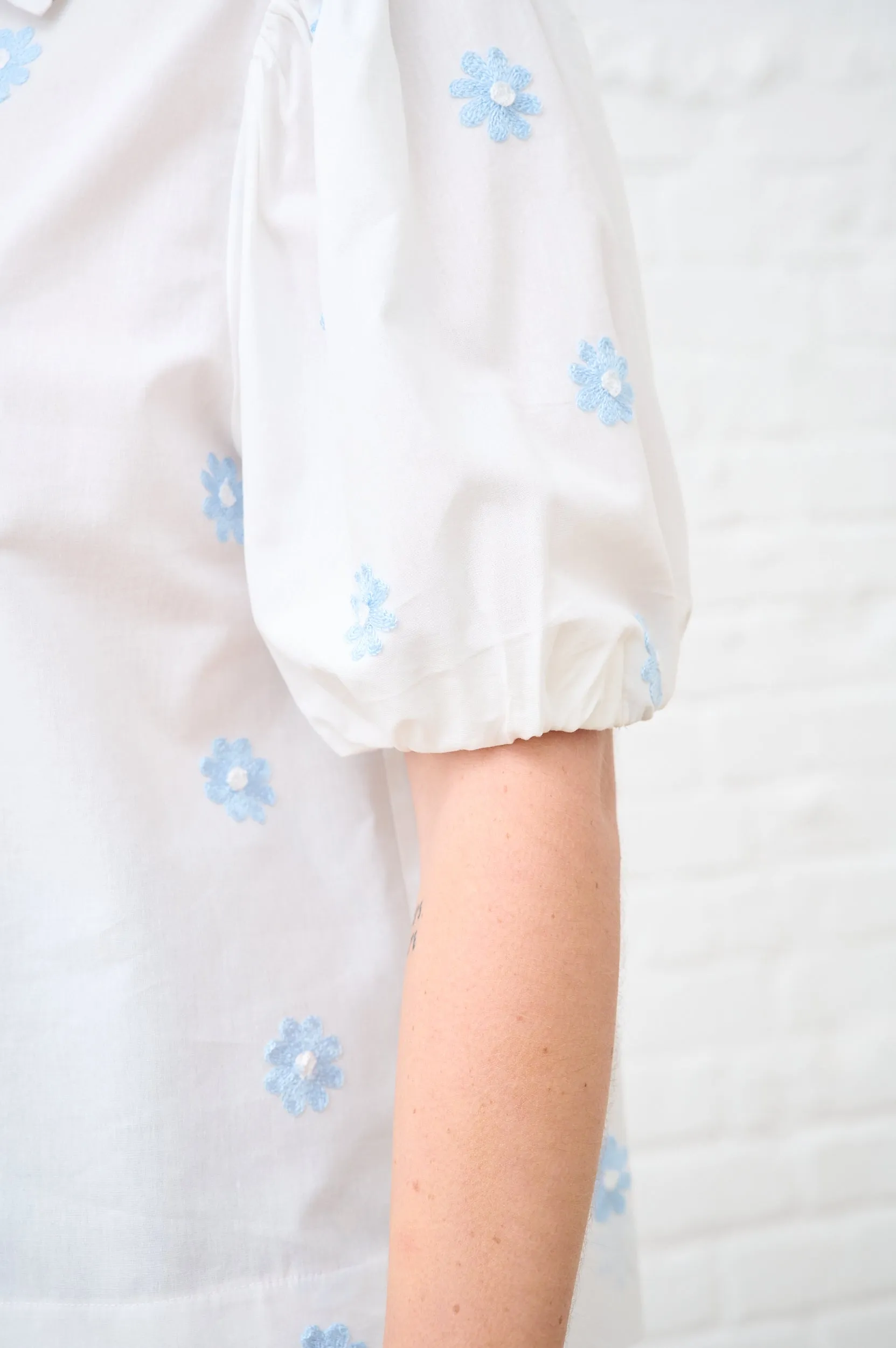 Outdoor Adventure Balloon Sleeve Shirt in Blue Flower