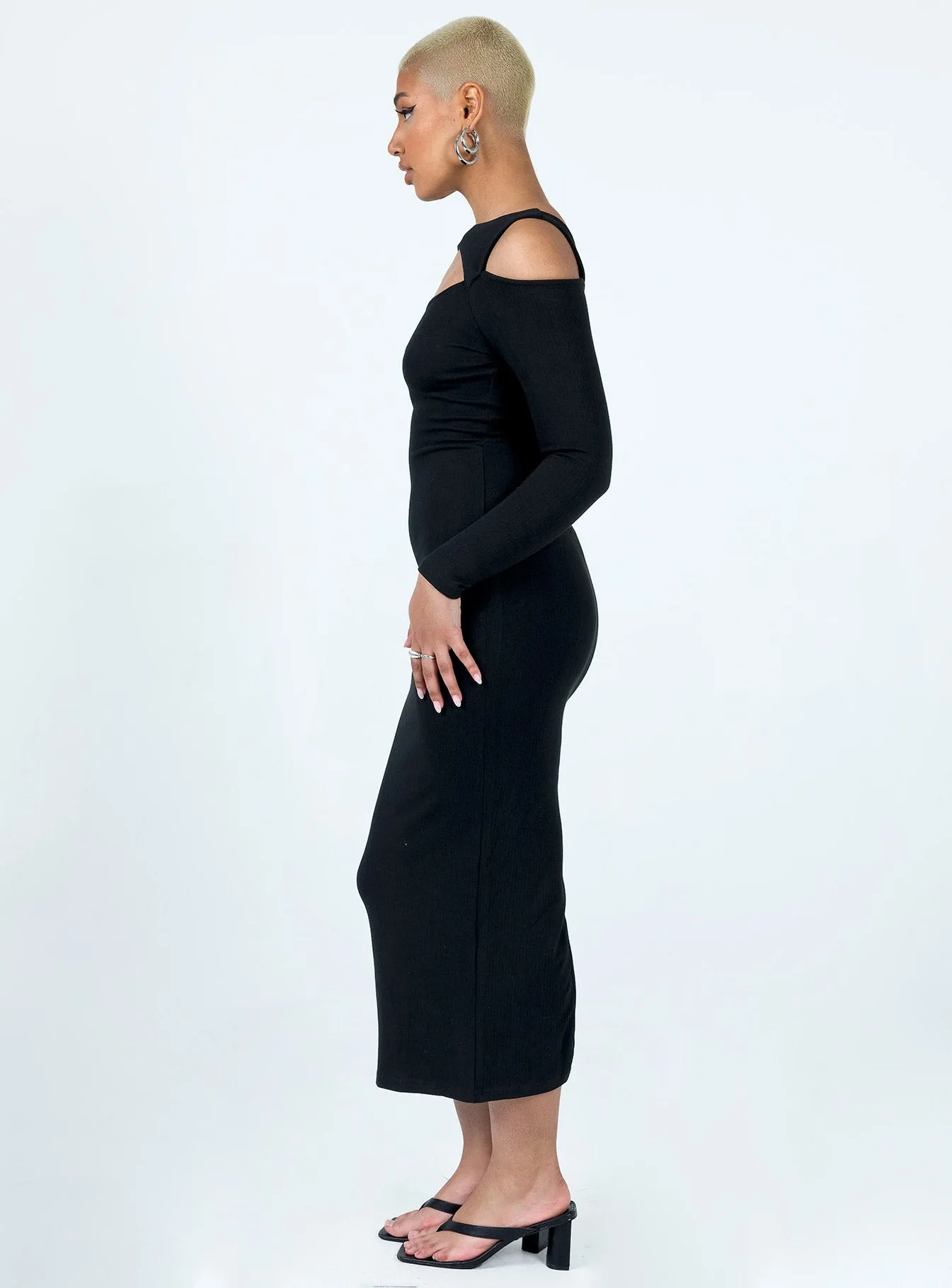 Cabrera Midi Dress Black Flowing Design