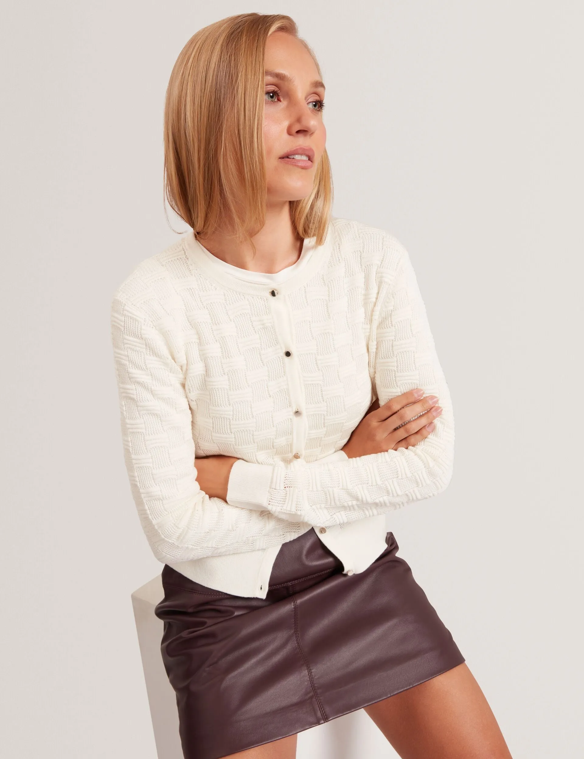 NonRestrictive Fit CAHRIE | WHITE