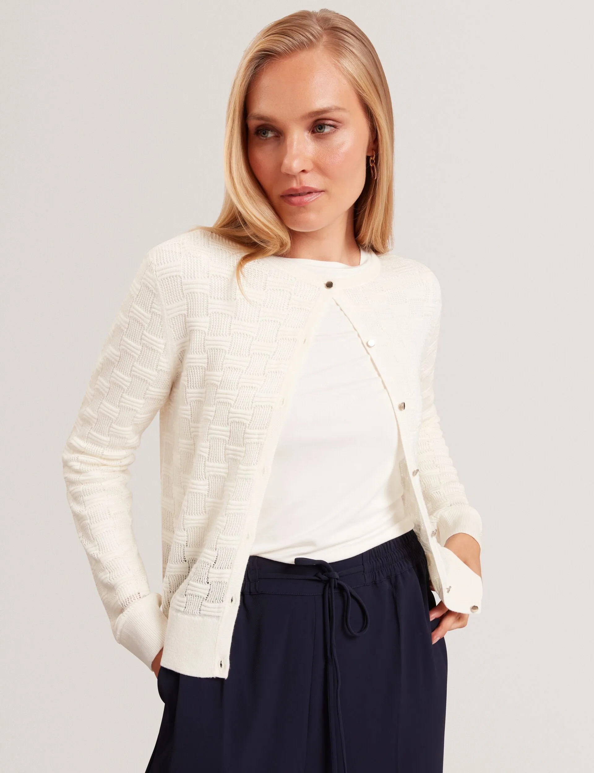 CAHRIE | WHITE Soft Finish Ribbed Hem Detail