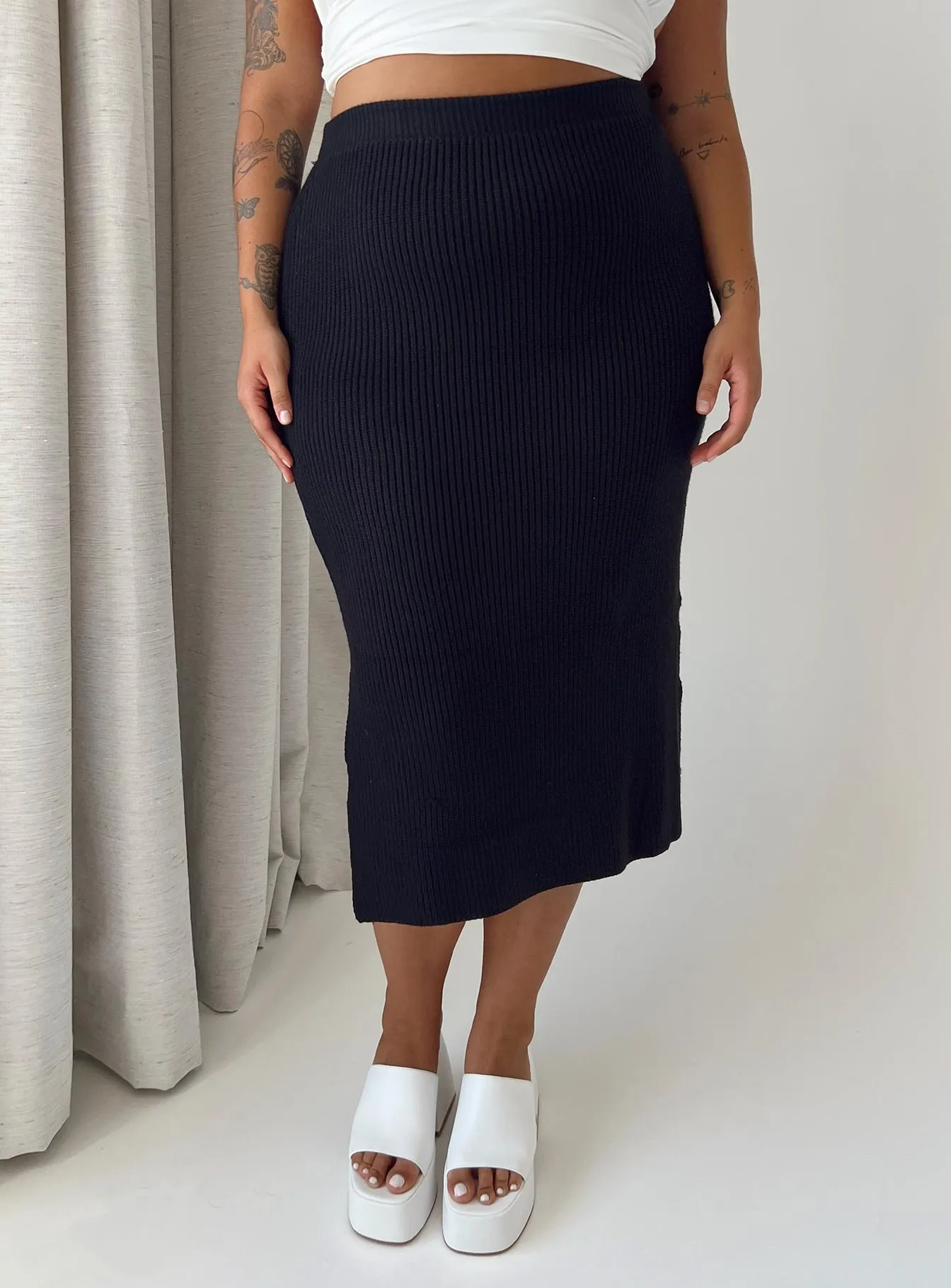 Zanna Midi Skirt Black Curve Influencer Style Simple Layer