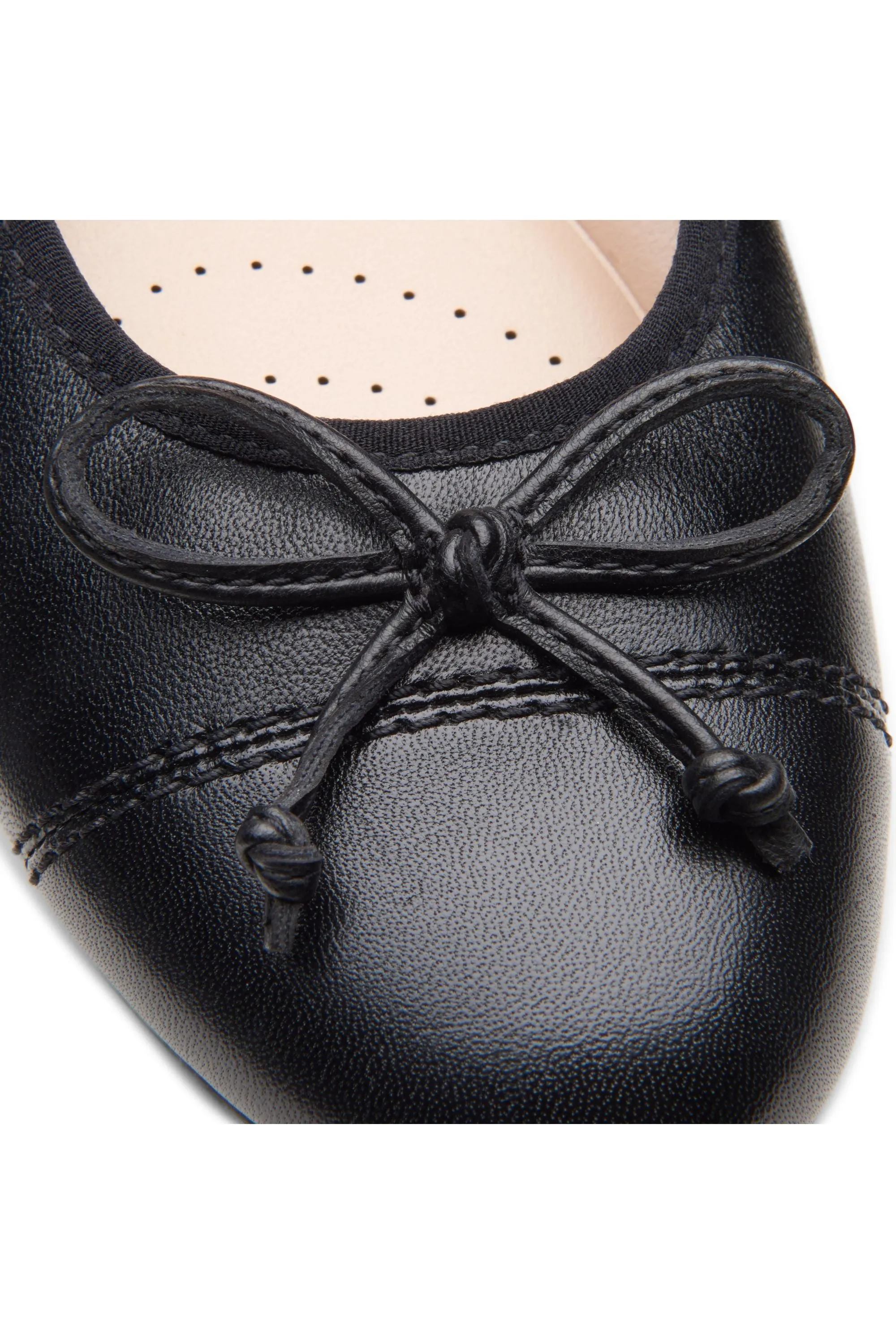 Ultra Light Urban Walkers Clarks Loreleigh Rae in black leather