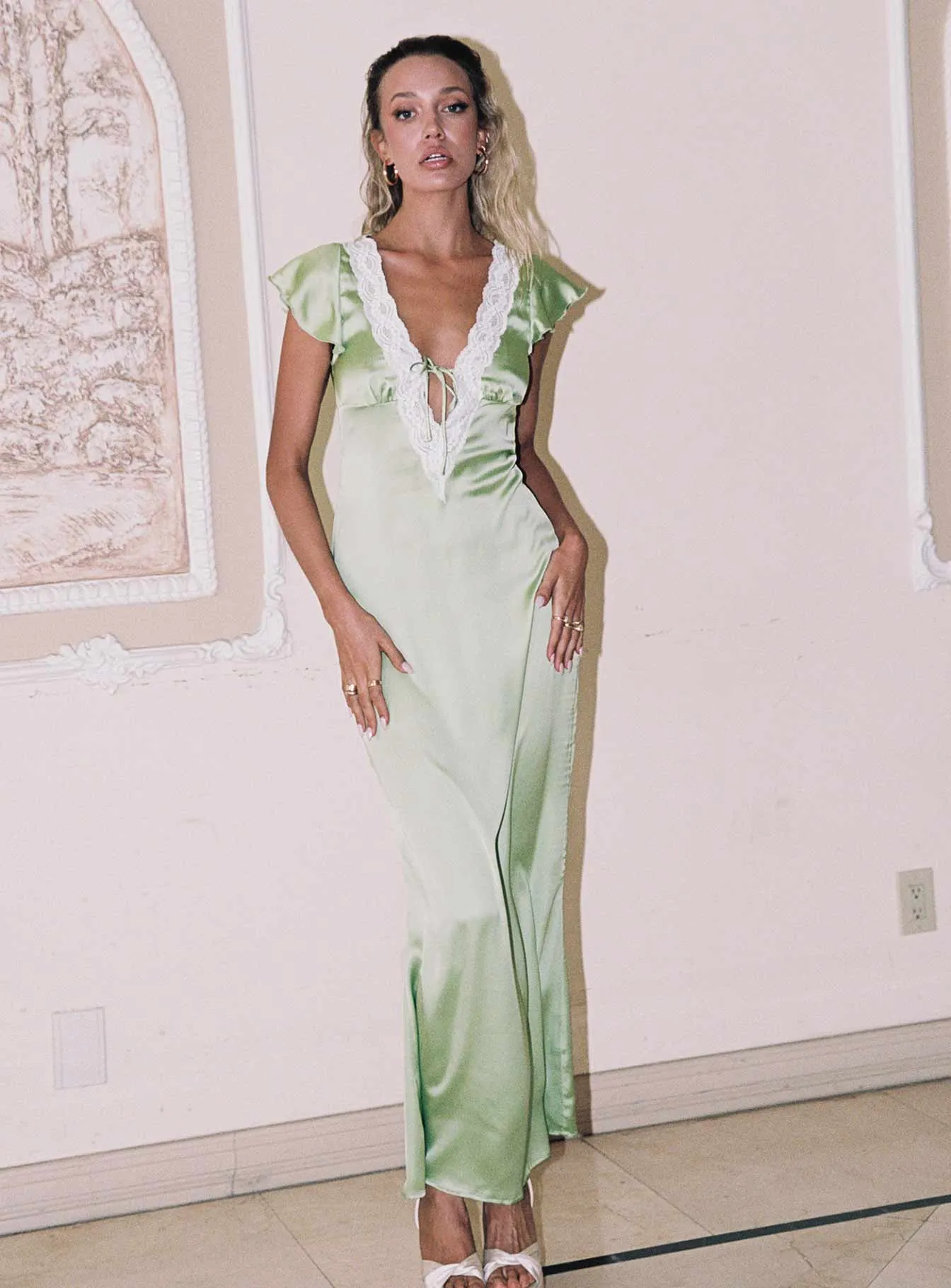 UV-Resistant Chic Balance Armas Lace Trim Maxi Dress Green
