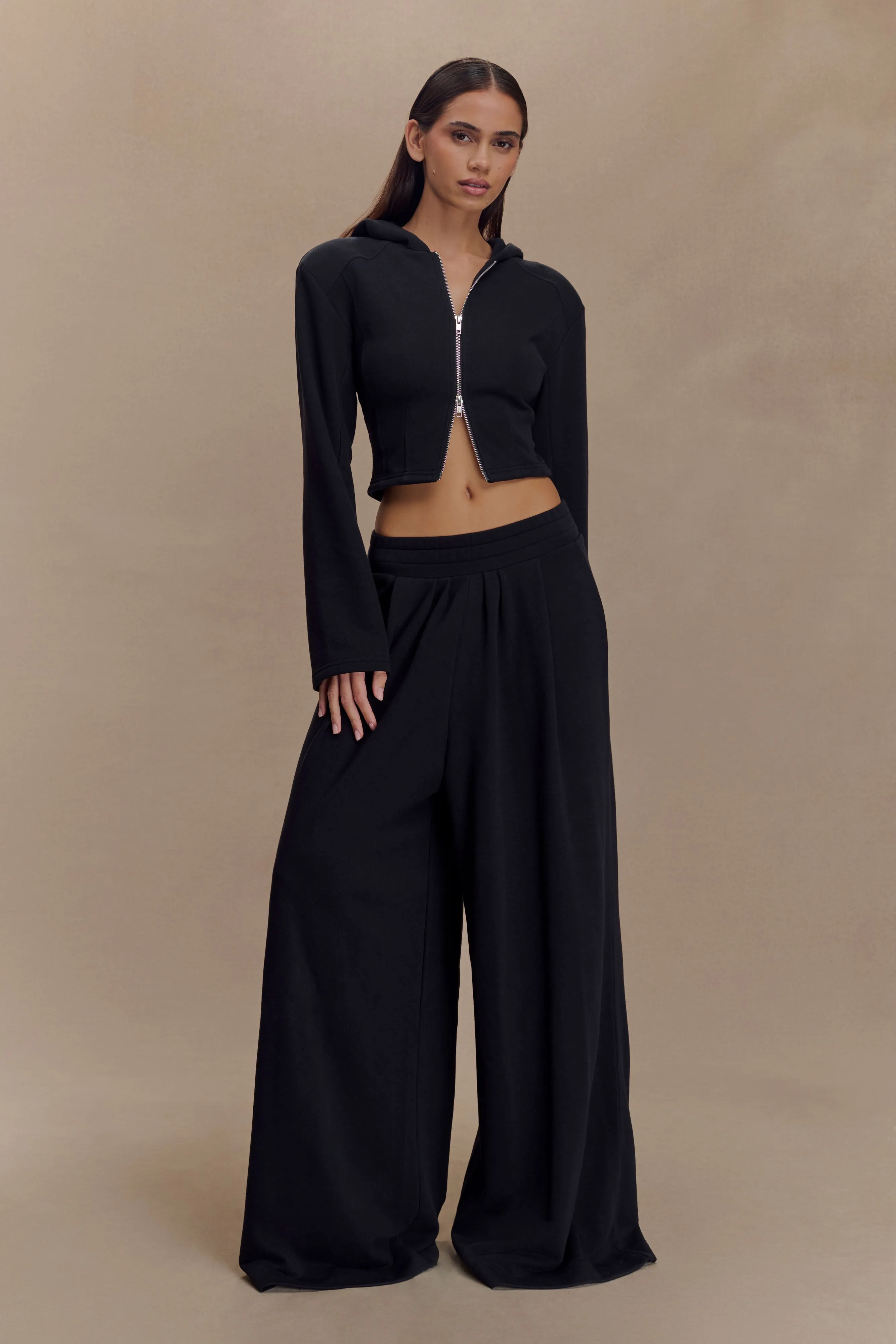 No Gap Waistband Modern Waist Aspen Gathered Wide Leg Jogger - Black