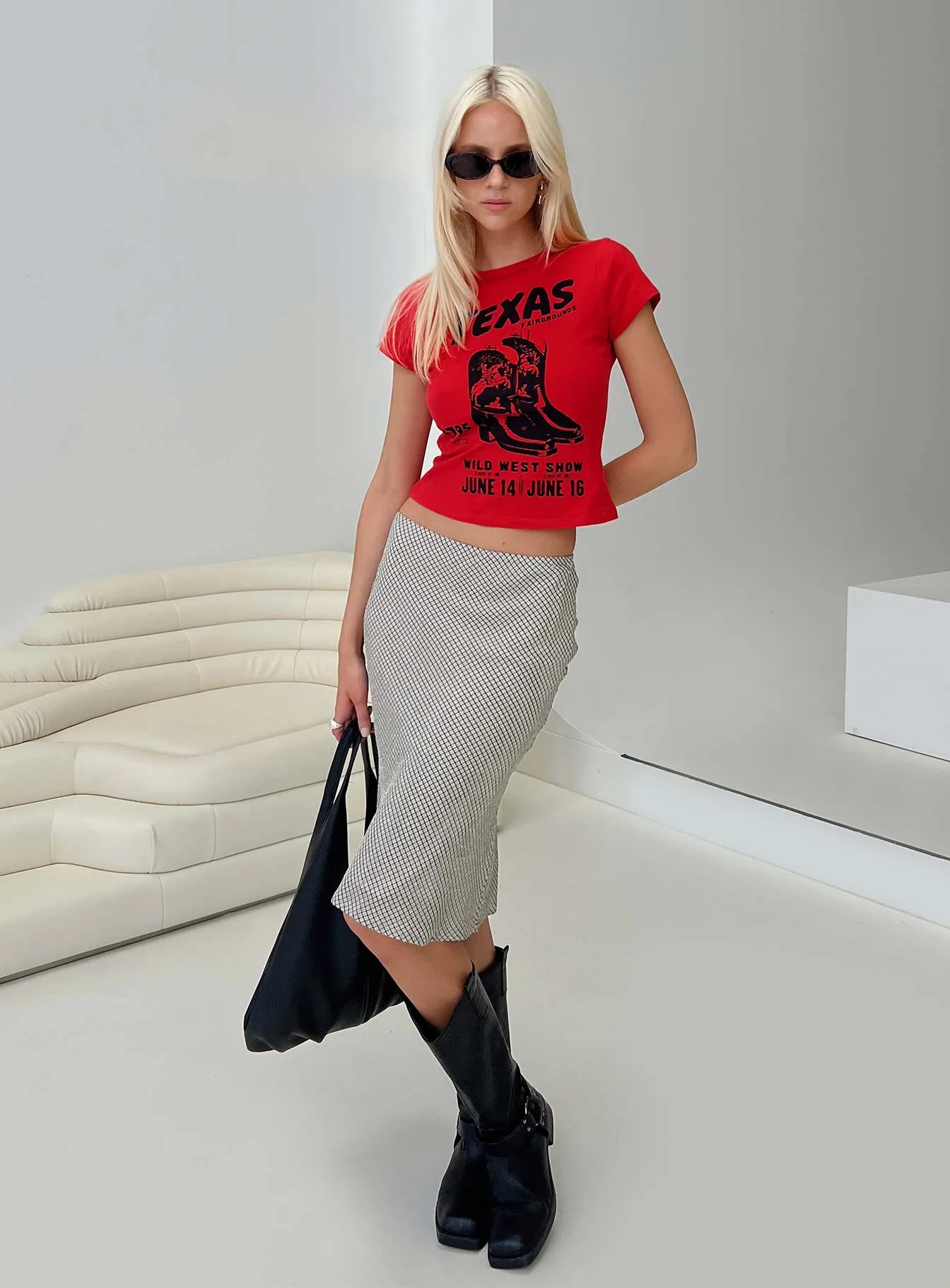 Amren Midi Skirt Black / Beige Relaxed Motion Photography Session