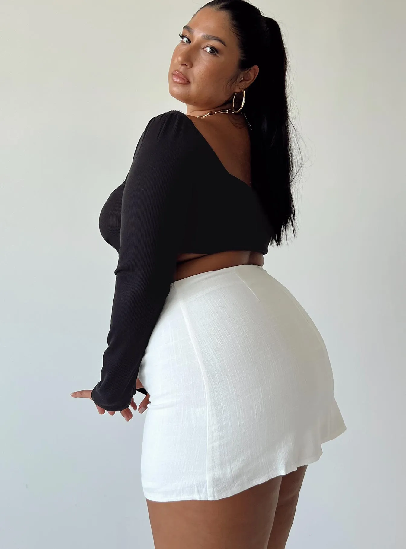 Global Inspiration Selby Mini Skirt White Curve