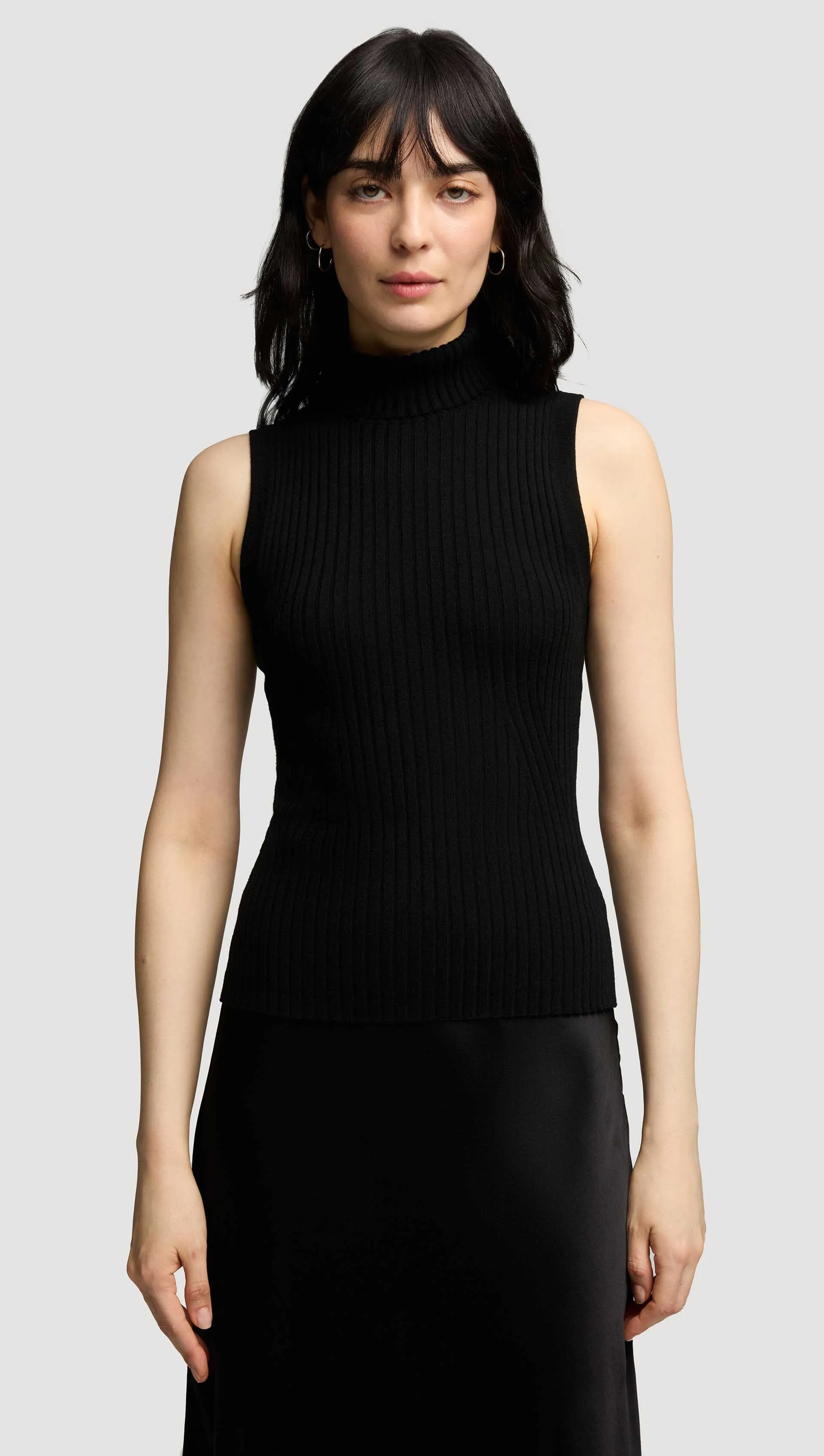 Biodegradable Fiber Sleeveless Turtleneck in Stretch Wool | Black