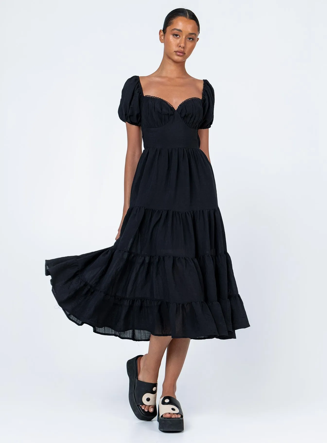Flattering Silhouette Danny Midi Dress Black