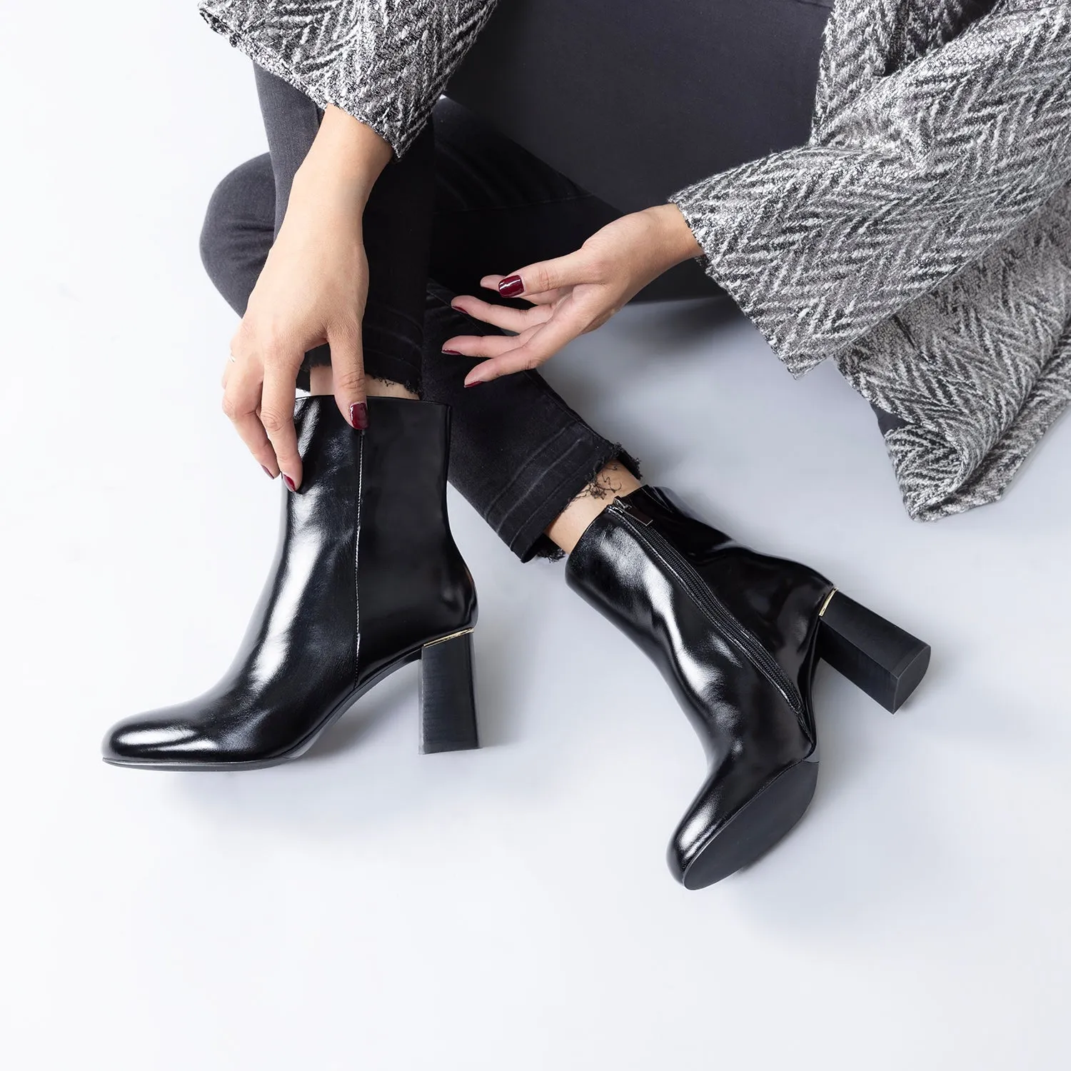 Ditto Ankle Boot | Black oiled leather Chic Sandals Classic Black Heels