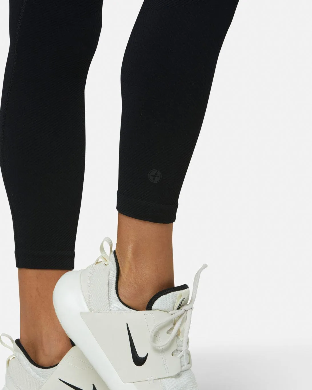 Heavy Outerwear Lotus Chevron 7/8 Legging in Black