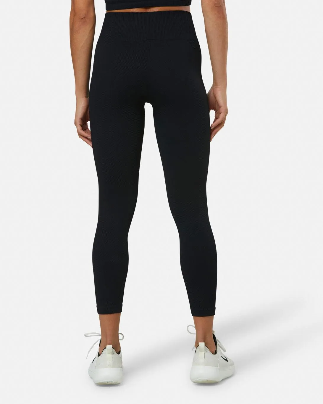 Beauty Glow Lotus Chevron 7/8 Legging in Black