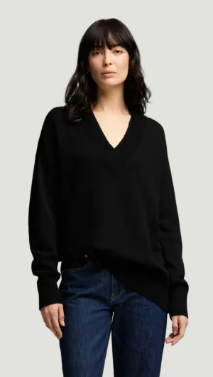 Fresh Outfit Versatile Layered Oversized V-Neck Sweater in Merino Wool | Black