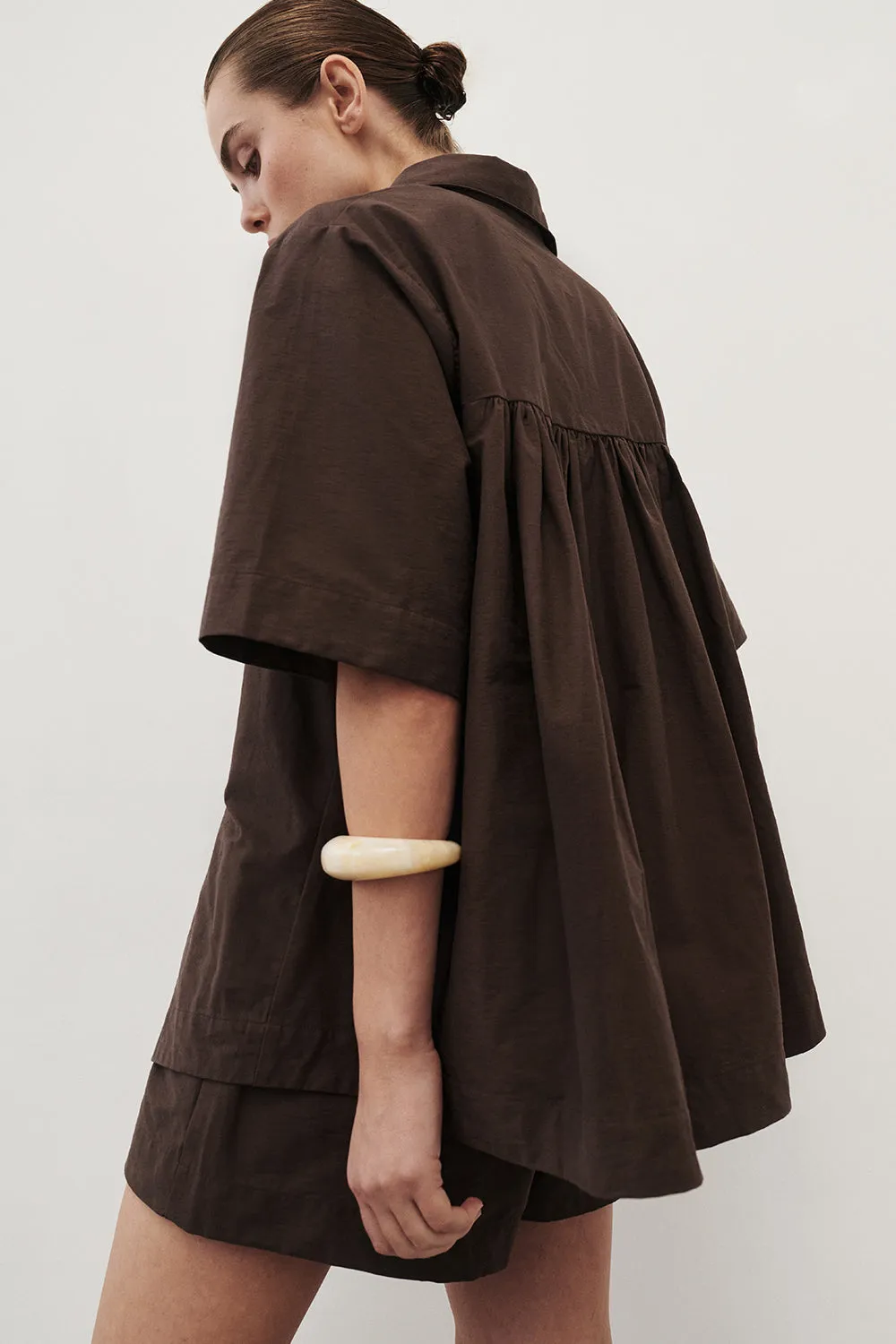 ELARA CHOCOLATE OVERSIZED SHORT SLEEVE SHIRT Garment Dyed Silk combination