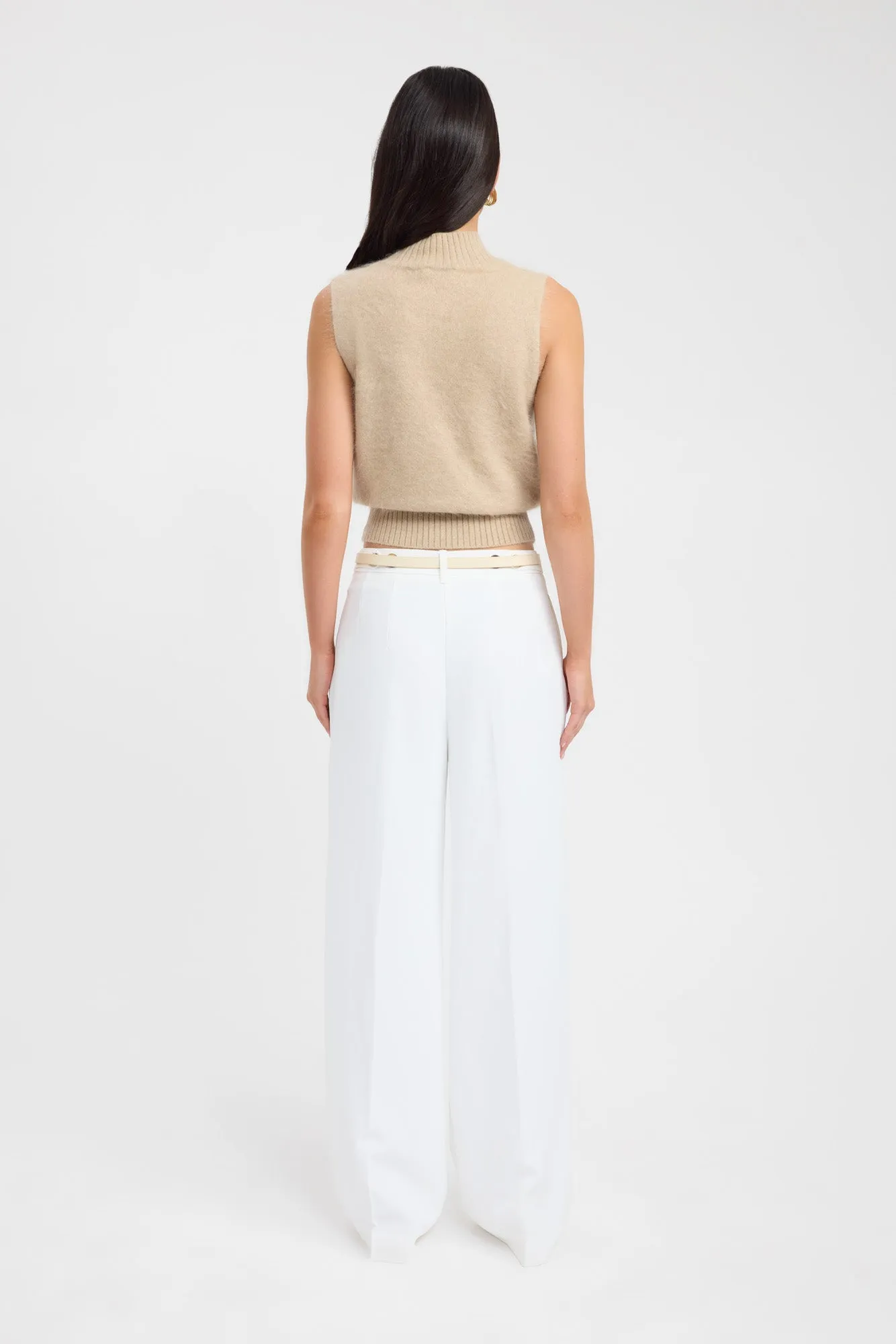 Under Layer Relaxed Style Geneva Tank