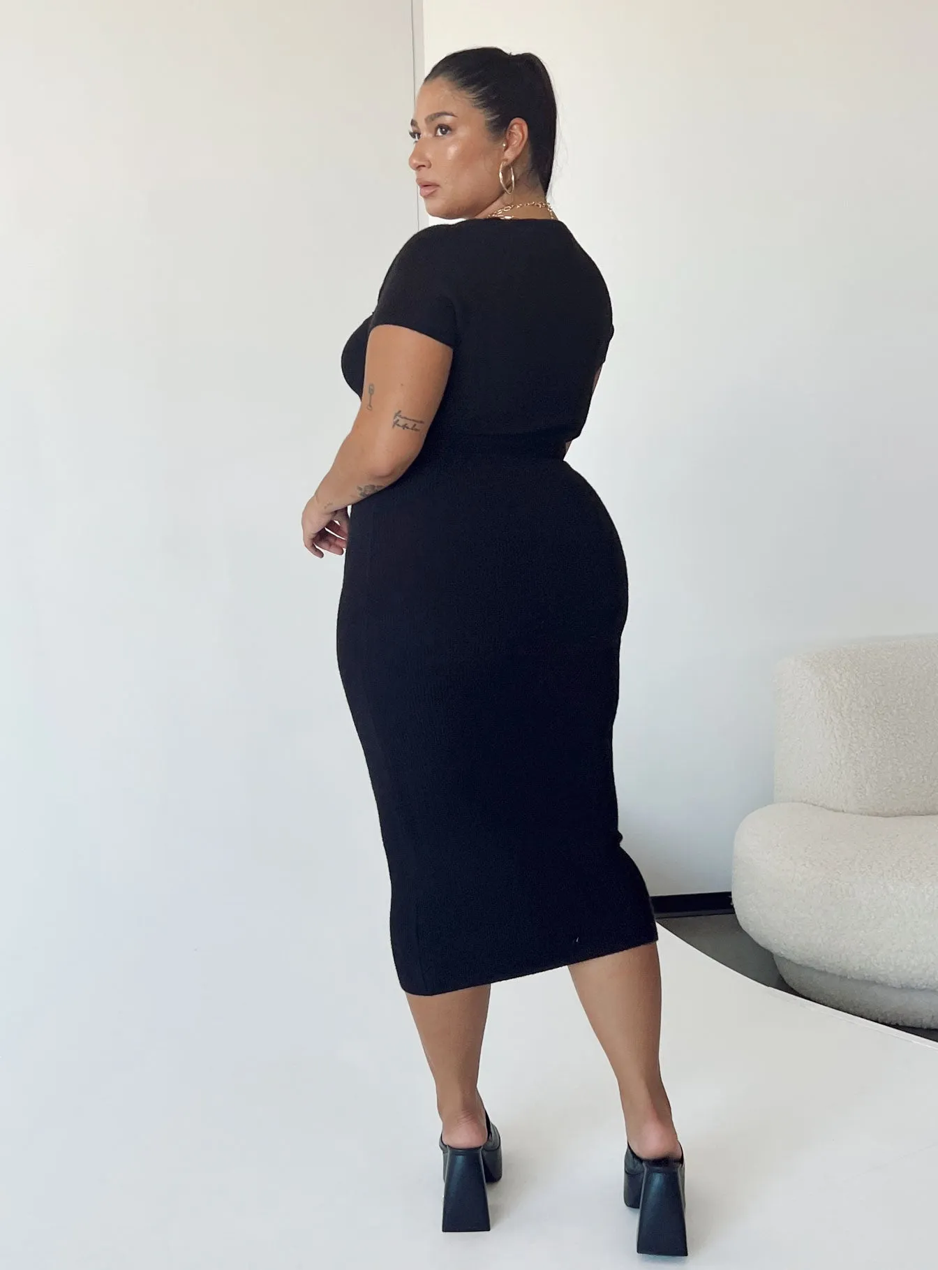 Ellisen Midi Dress Black Curve NonChafeSeams Shared Moment