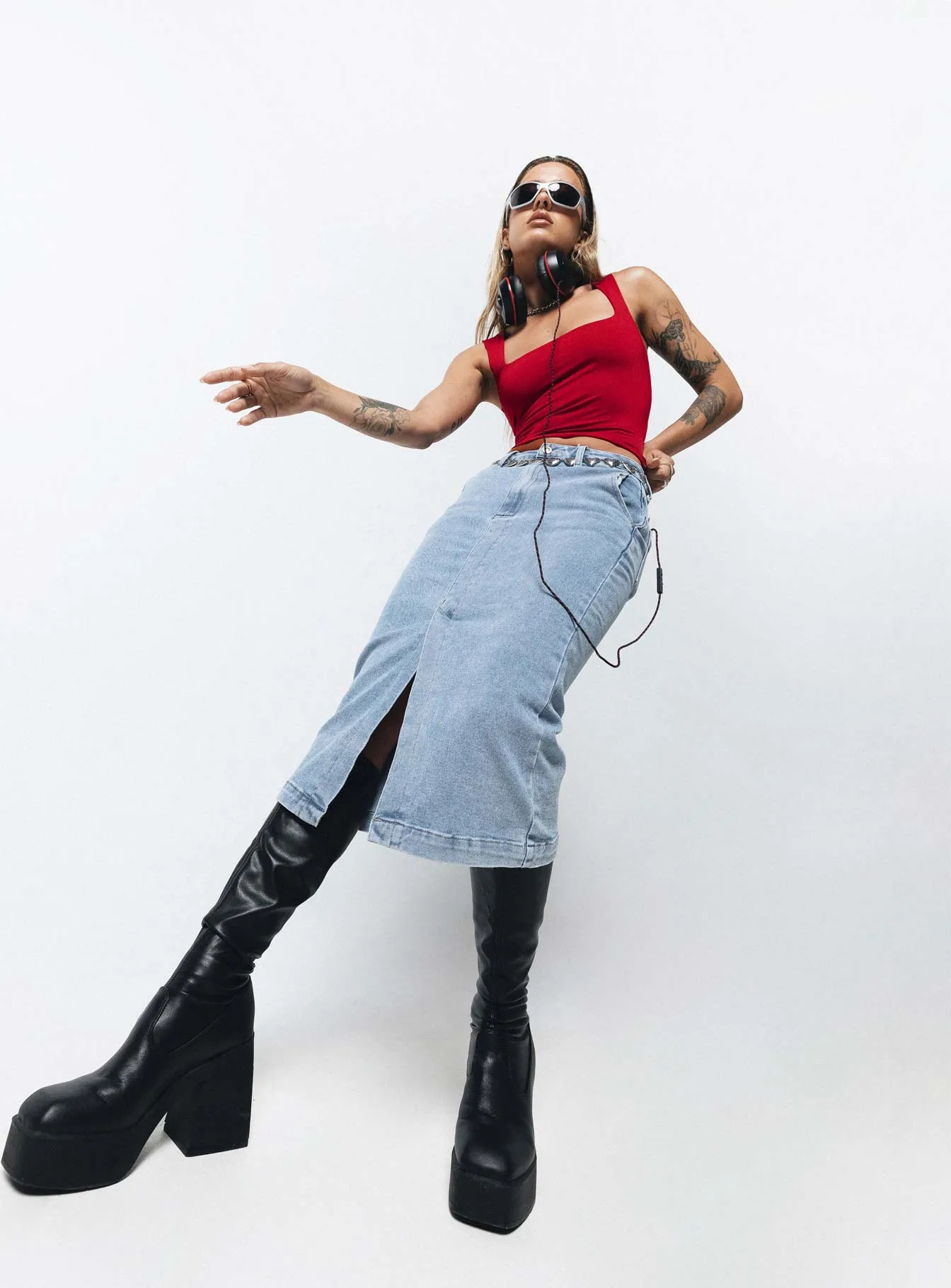 Mood Dressing Endgate Midi Skirt Mid Wash Denim