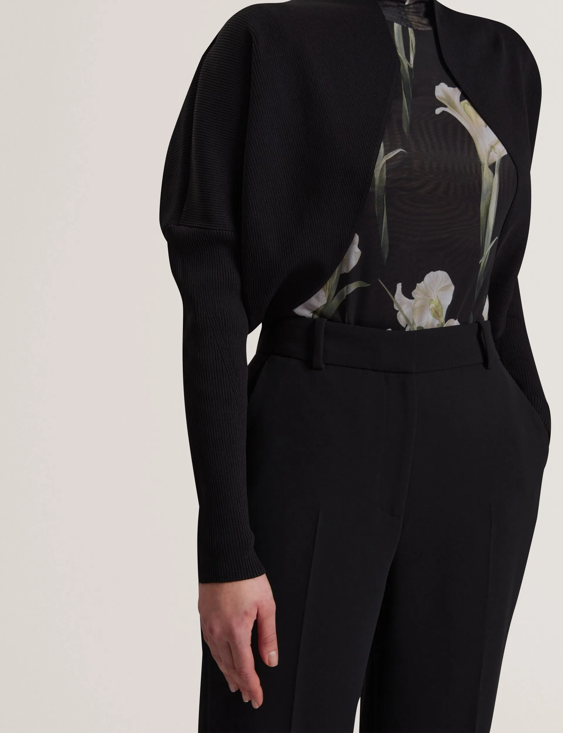 ERHAN | BLACK Clean Silhouette Versatile Piece