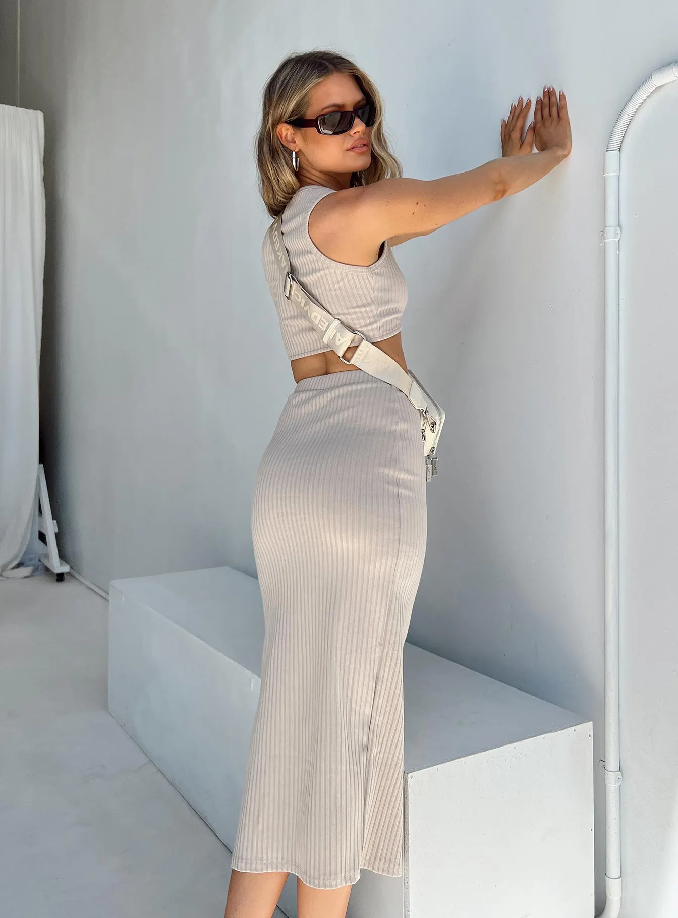 Ellie Set Beige Clean Style