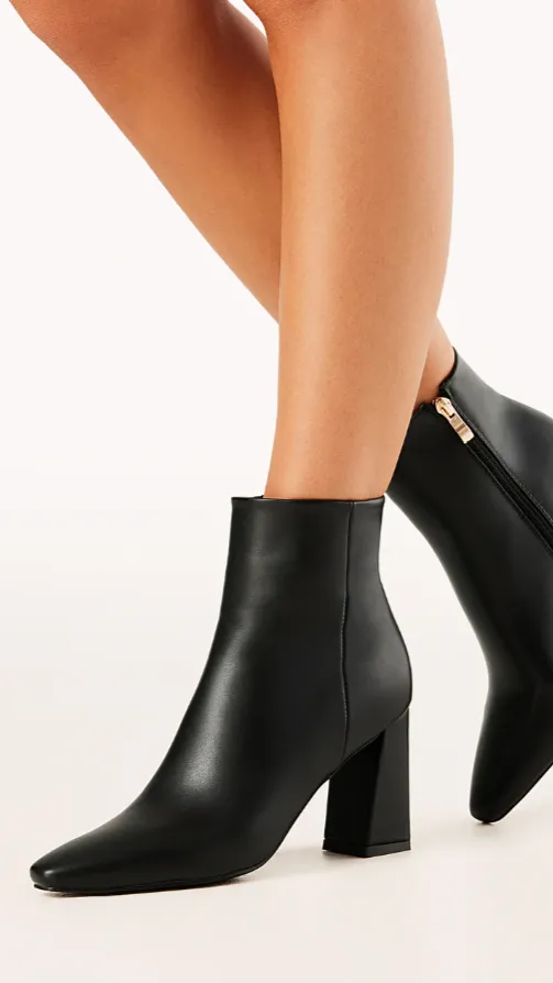 Indeera Boots - Black Impact Ease