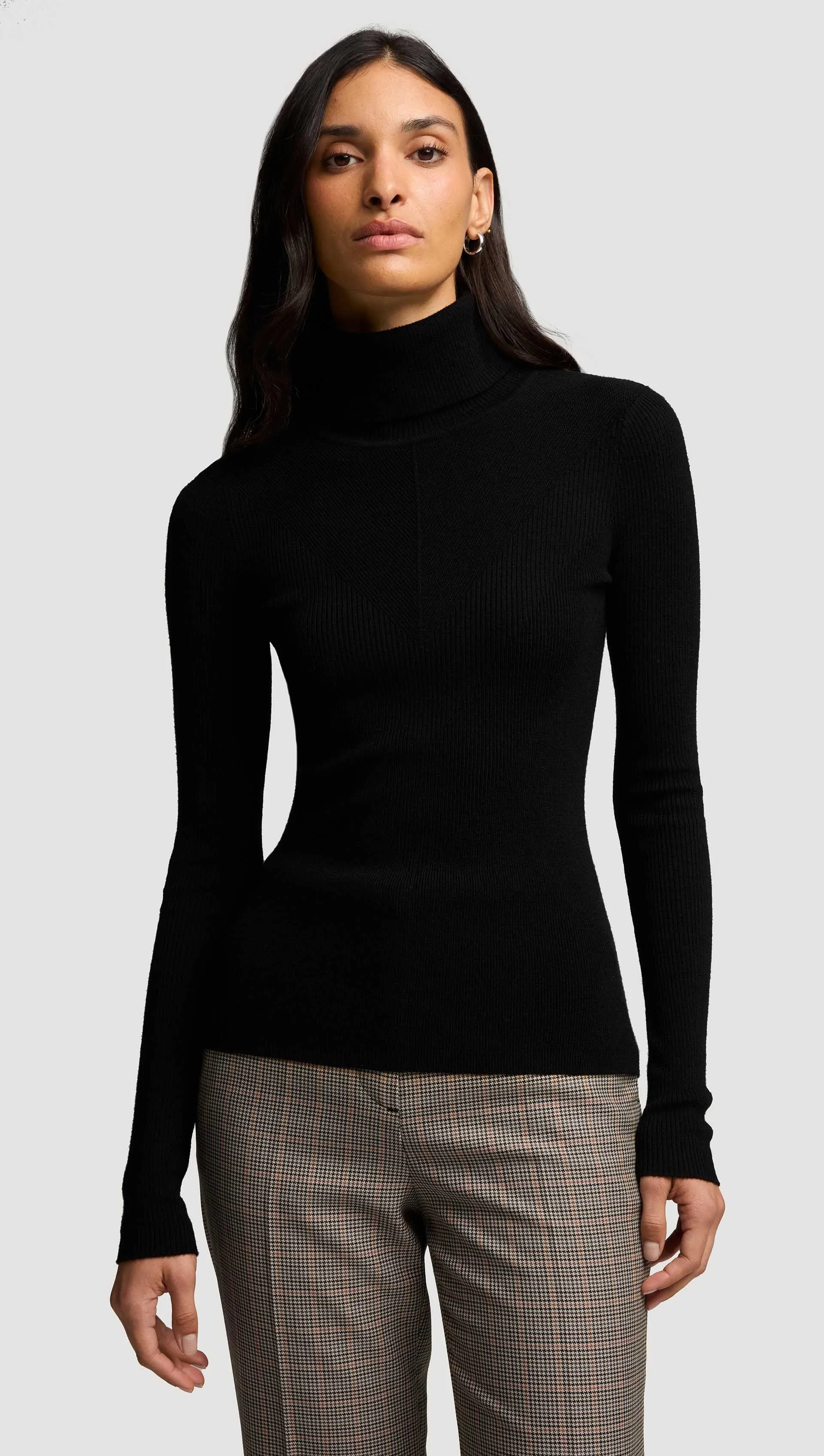 Flexible Side Gusset Knit Turtleneck in Stretch Wool | Black