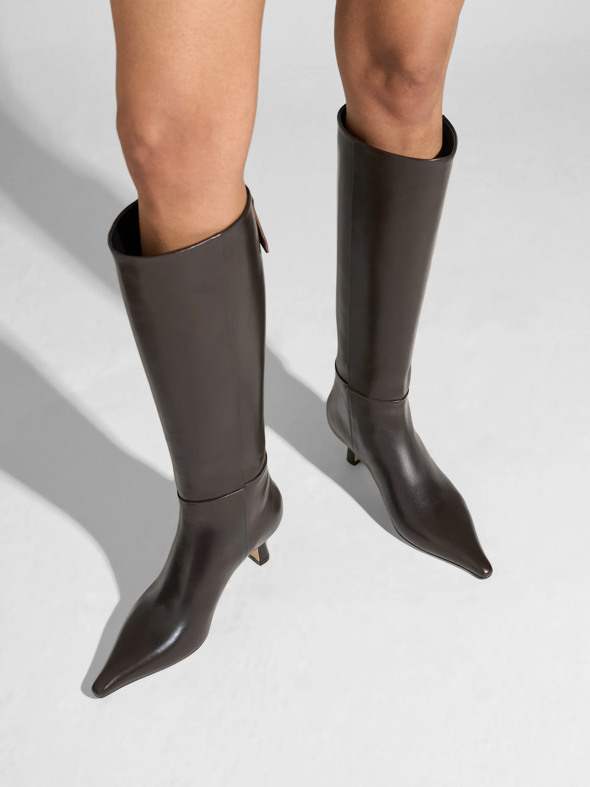 Rhea Chiseled Boots Durable Shell Stylish Explorer Rubberized Traction Lugs