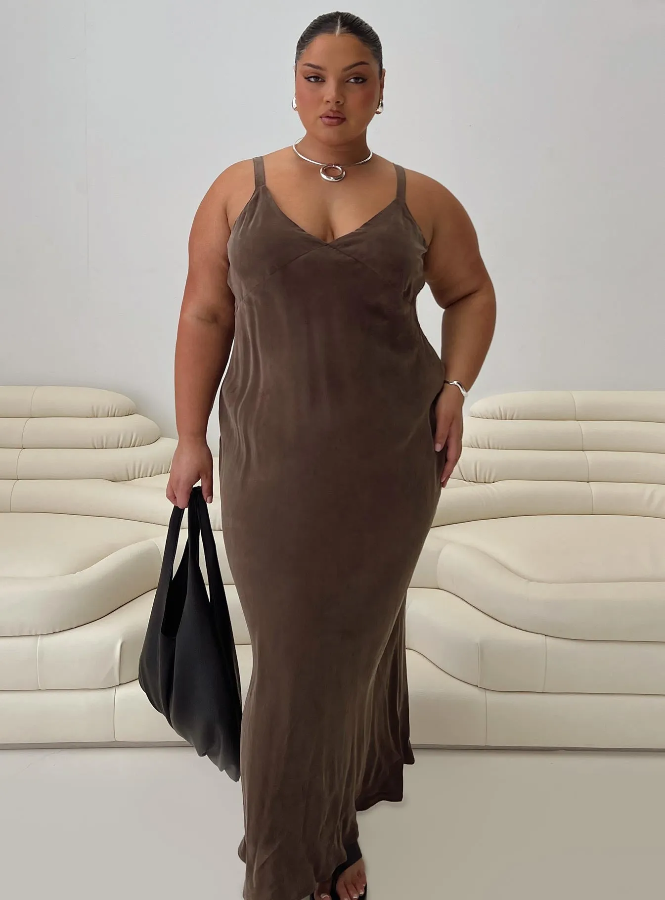 Laurette Maxi Dress Brown Curve Fitted Shape Sweet Mood