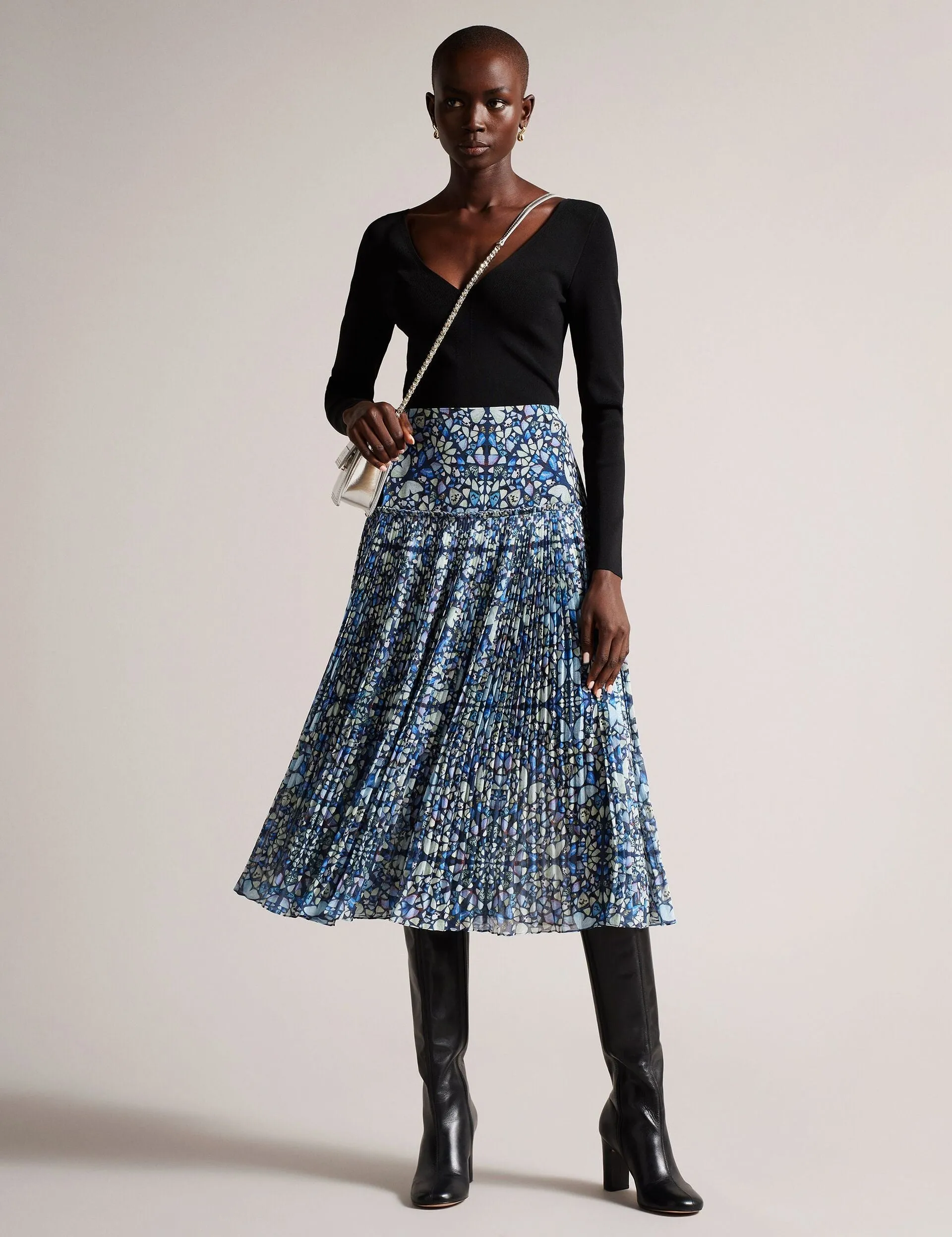 NonIrritating Stitching Neat Look CILESTE | BLACK