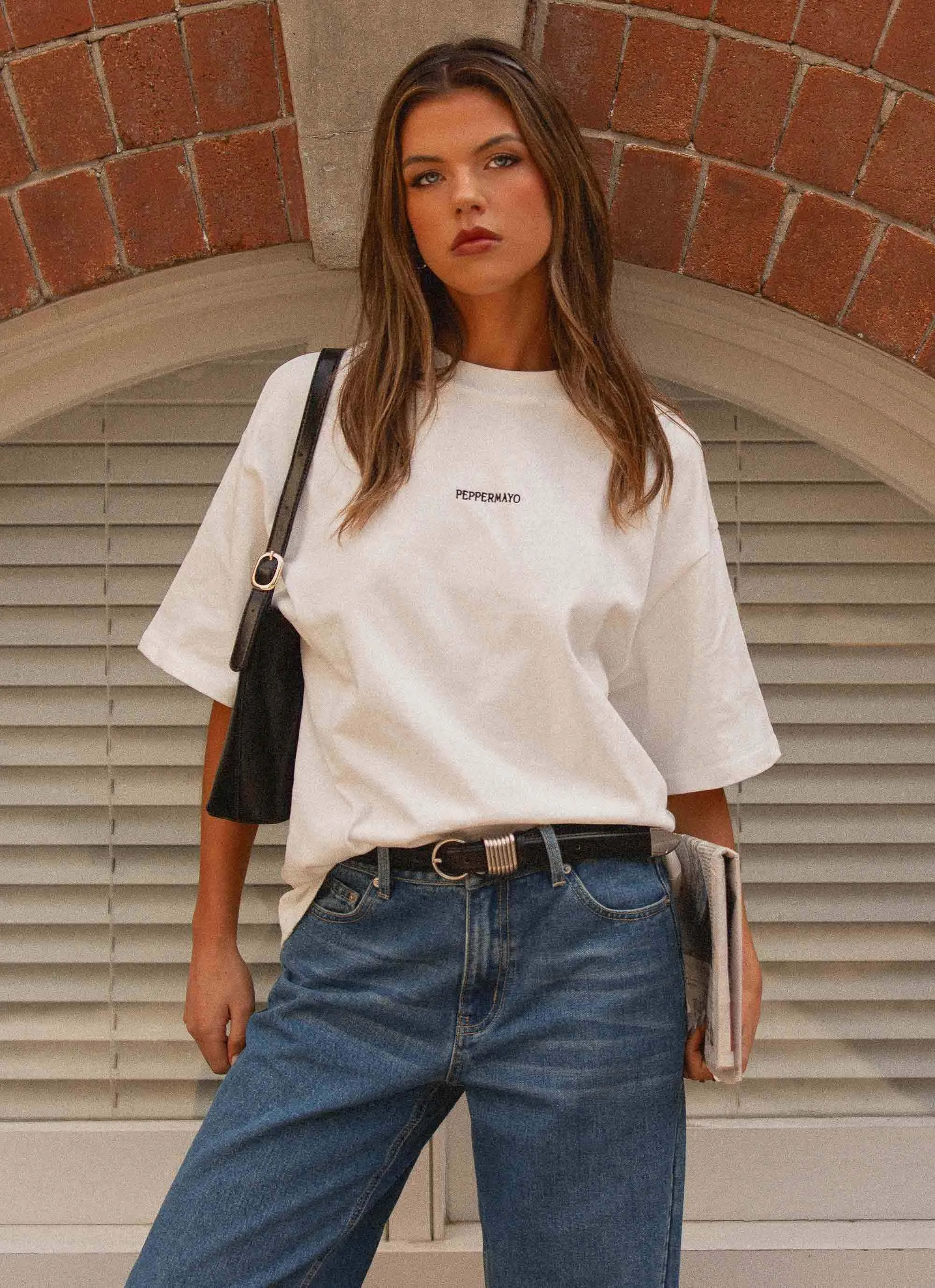 Signature Oversized Tee - White Sport Layer Fit Scoop neck femininity