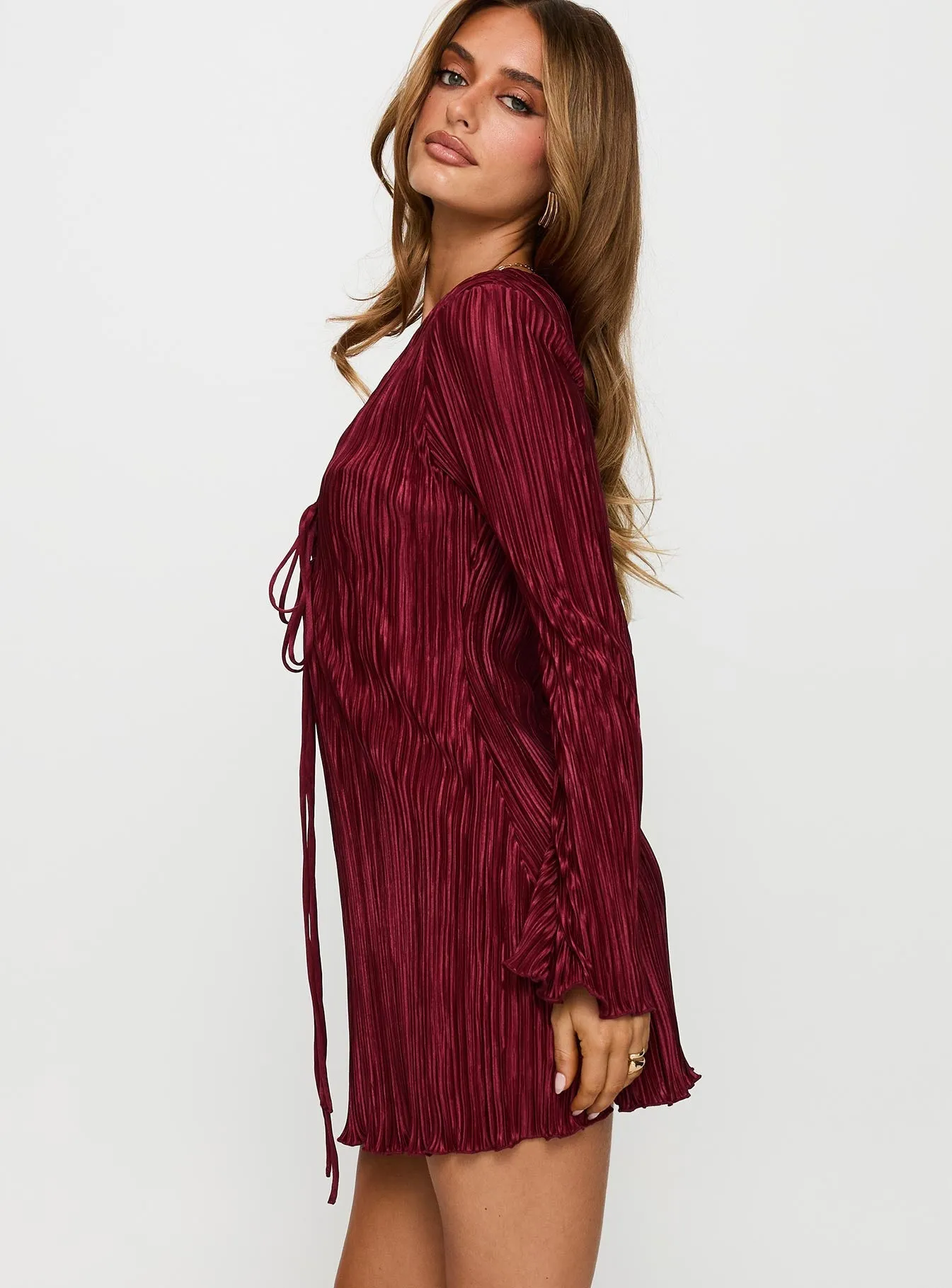 Everyday Layers Tasteful Detail Malop Long Sleeve Mini Dress Burgundy