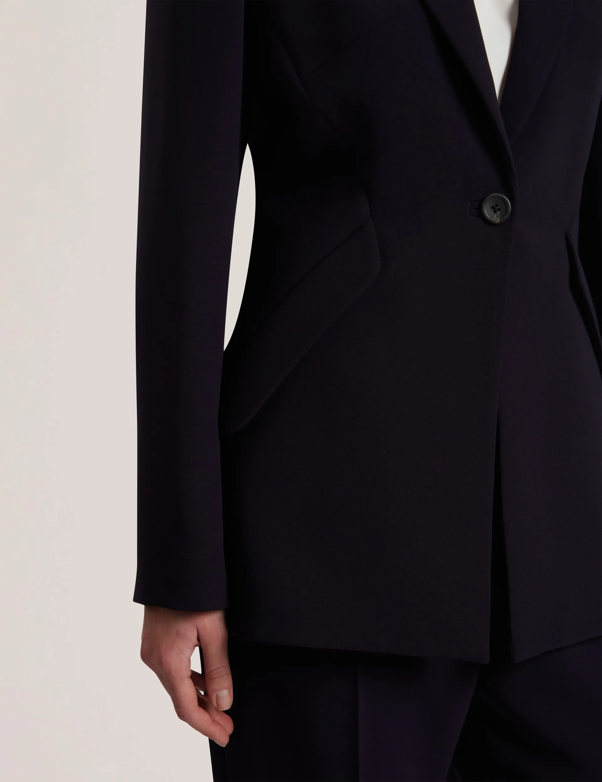 MANABL | NAVY Seamless Shoulder Design