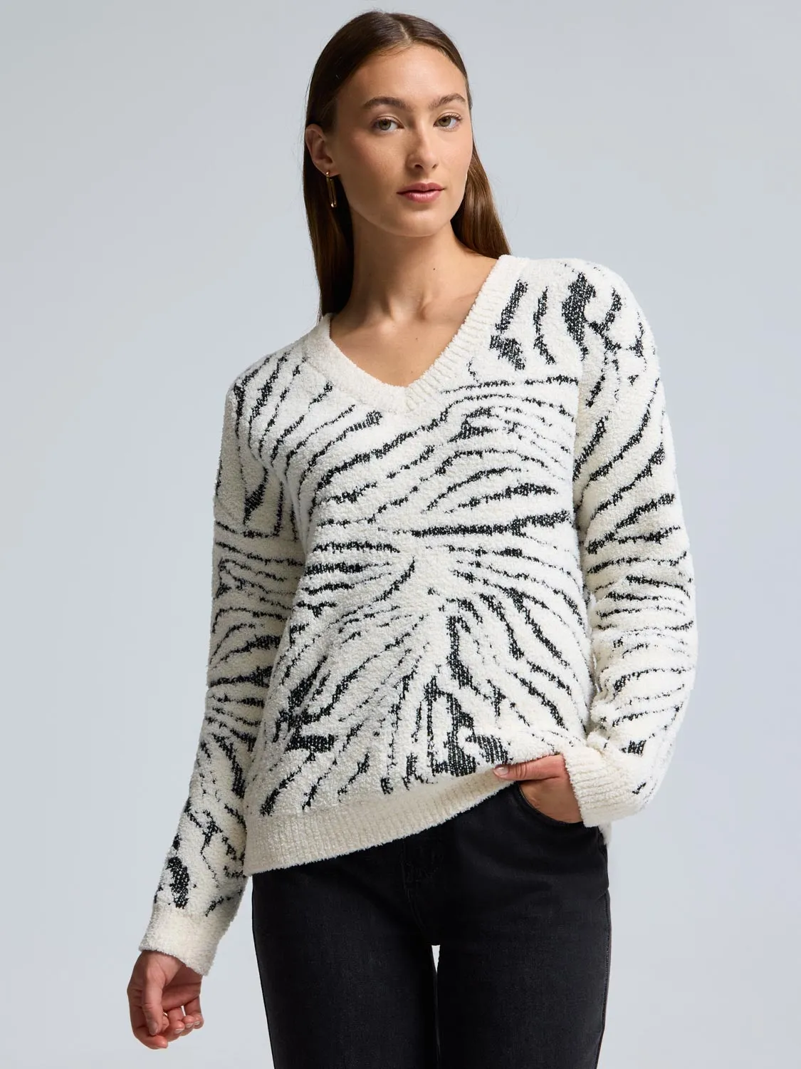 GarmentSpecific Storage Solutions Marble Pattern V-Neck Sweater