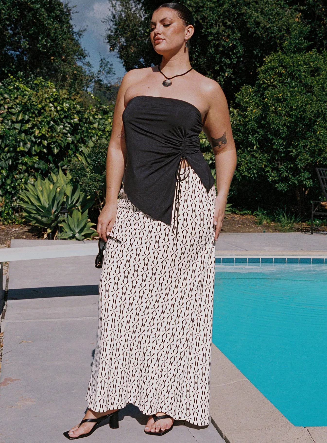 Tropical theme Mercer Linen Blend Maxi Skirt Black / White Curve