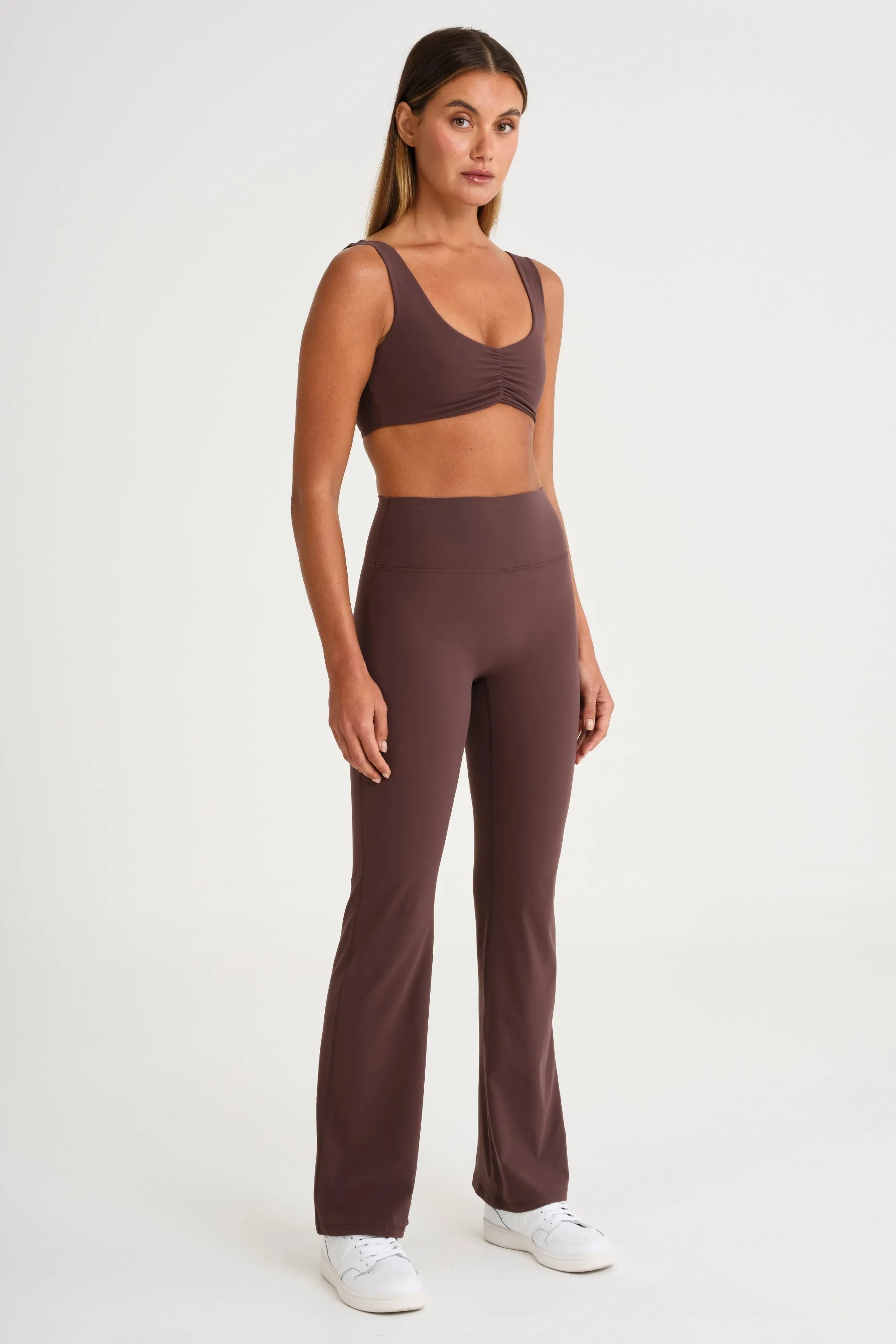 ALLFENIX CloudCore Ruched Sports Bra V-neck seams Lightweight Design