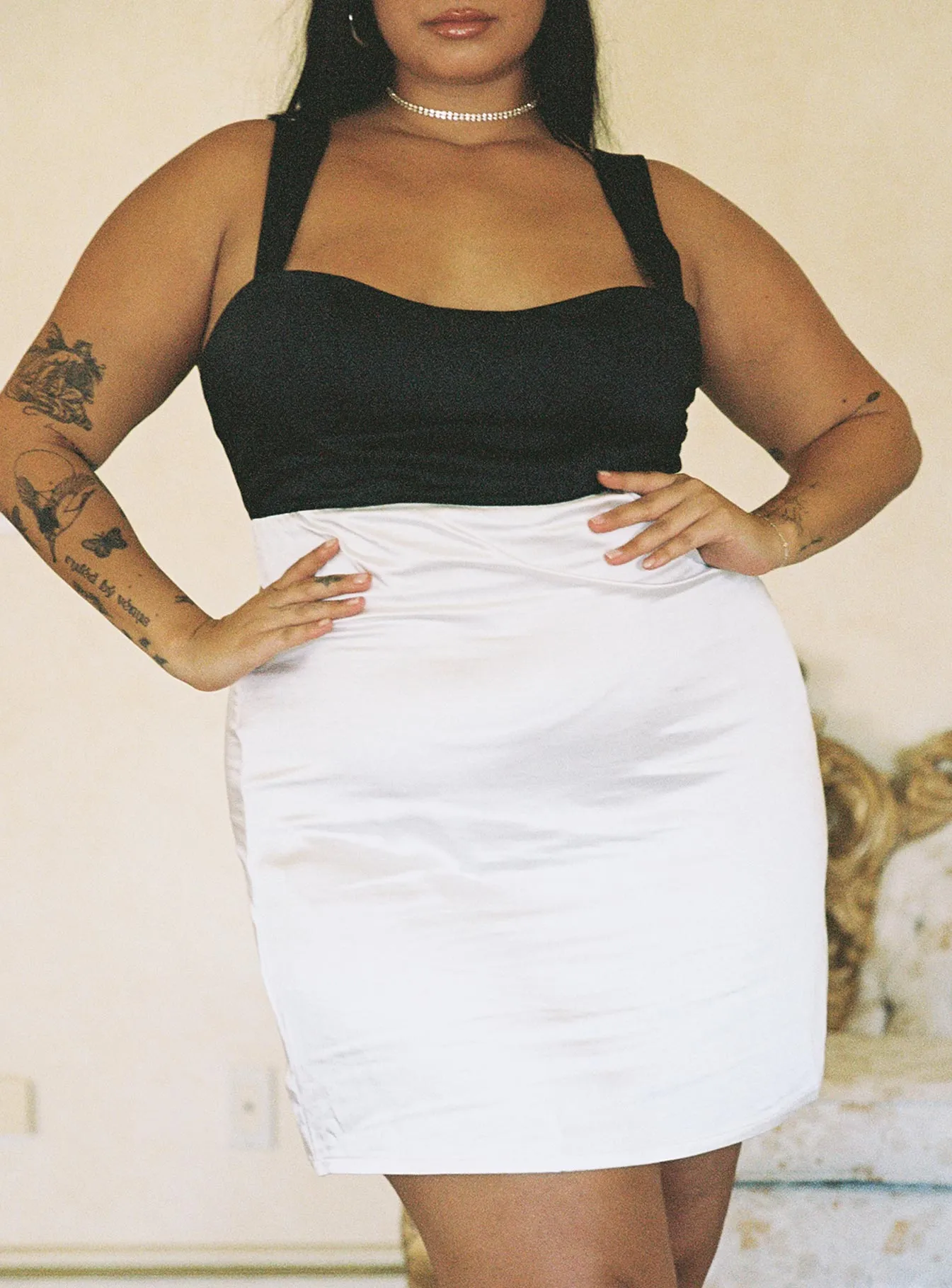 Spring Flow Hidden Zipper Miah Mini Dress White / Black Curve